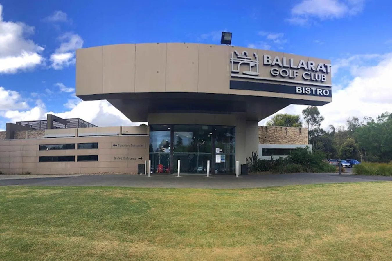 Property building in Lake Inn - Ballarat
