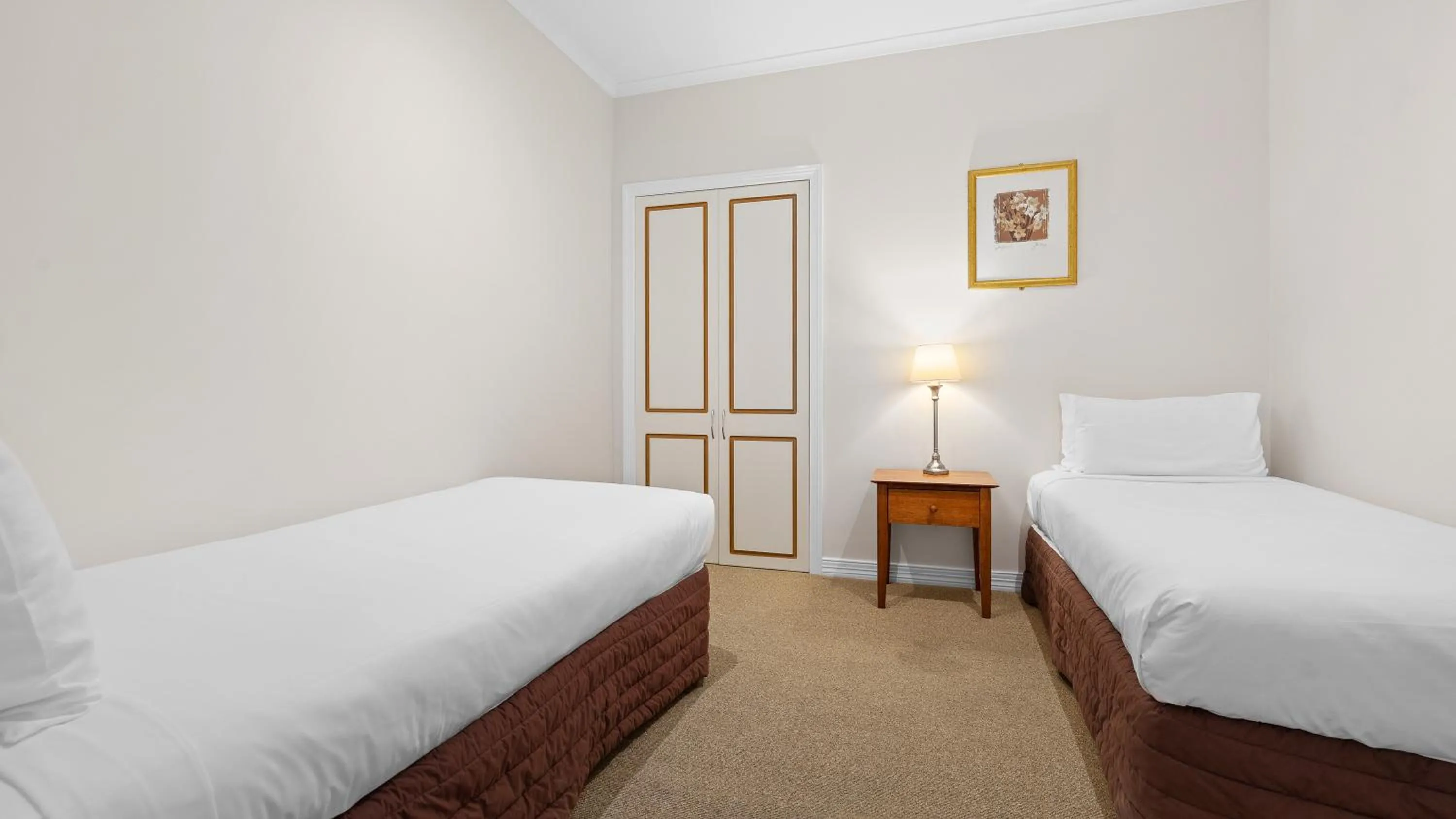 Bedroom, Bed in Lake Inn - Ballarat