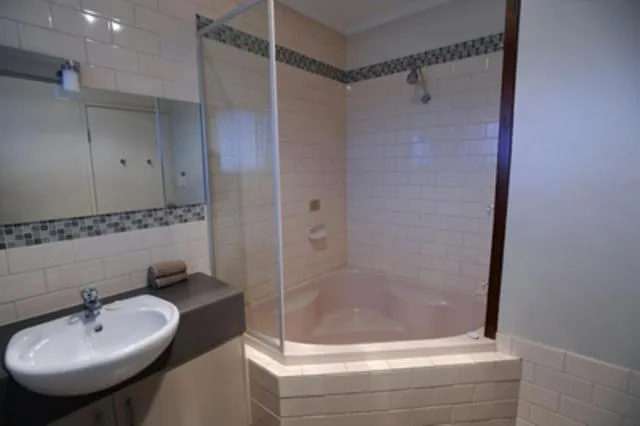 Spa and wellness centre/facilities in Ballarat Central City Motor Inn