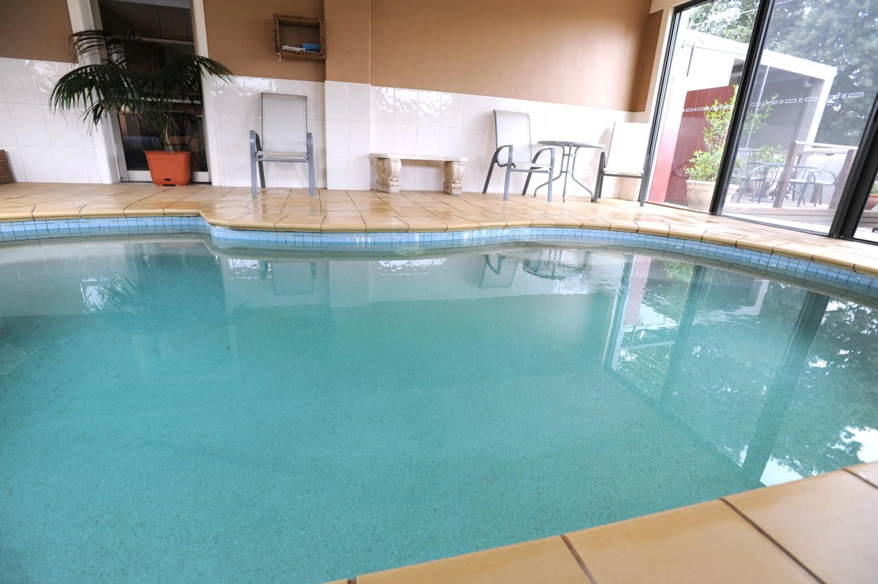 Swimming pool in Ballarat Central City Motor Inn