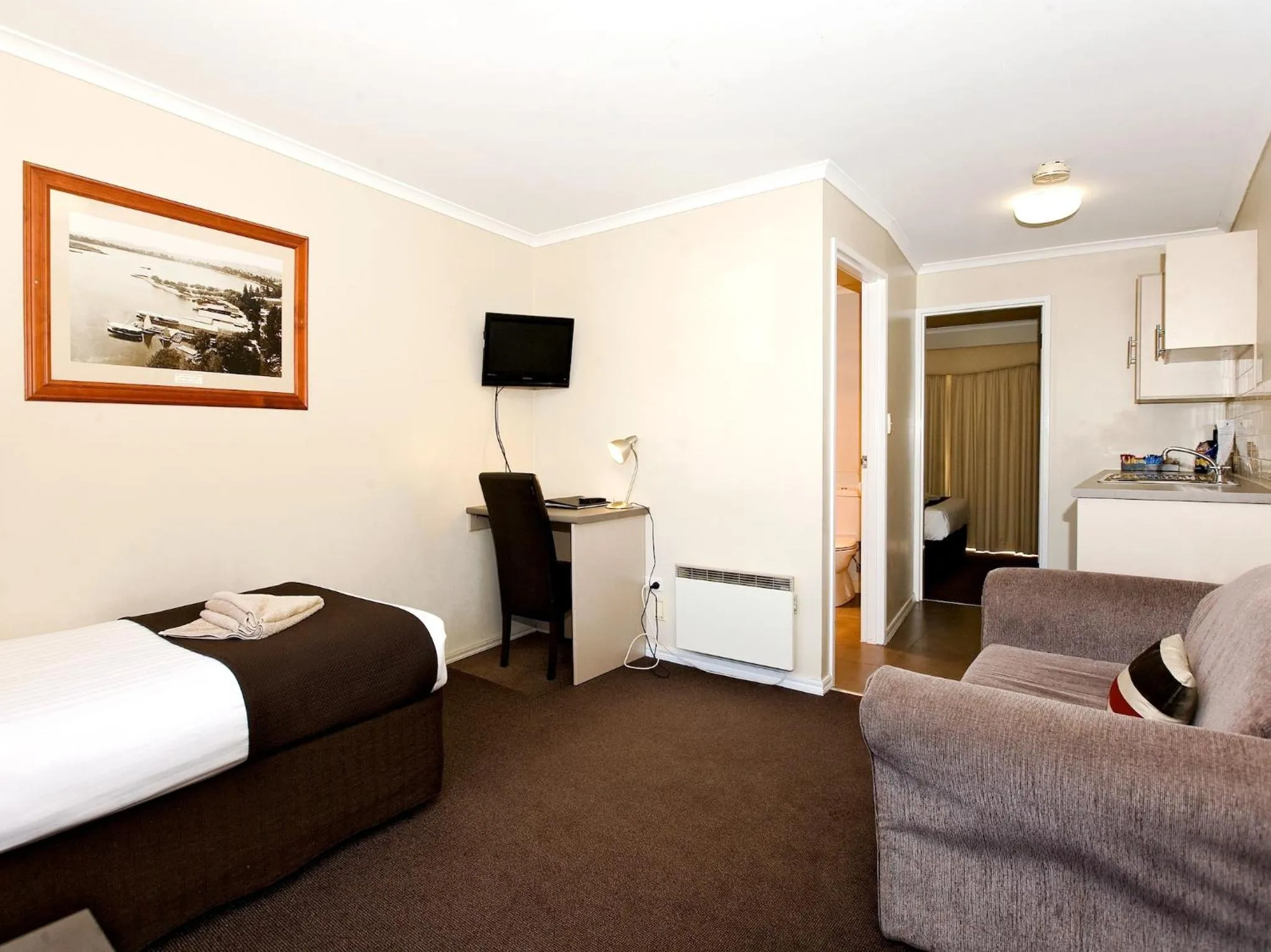 Photo of the whole room, Bed in Ballarat Central City Motor Inn