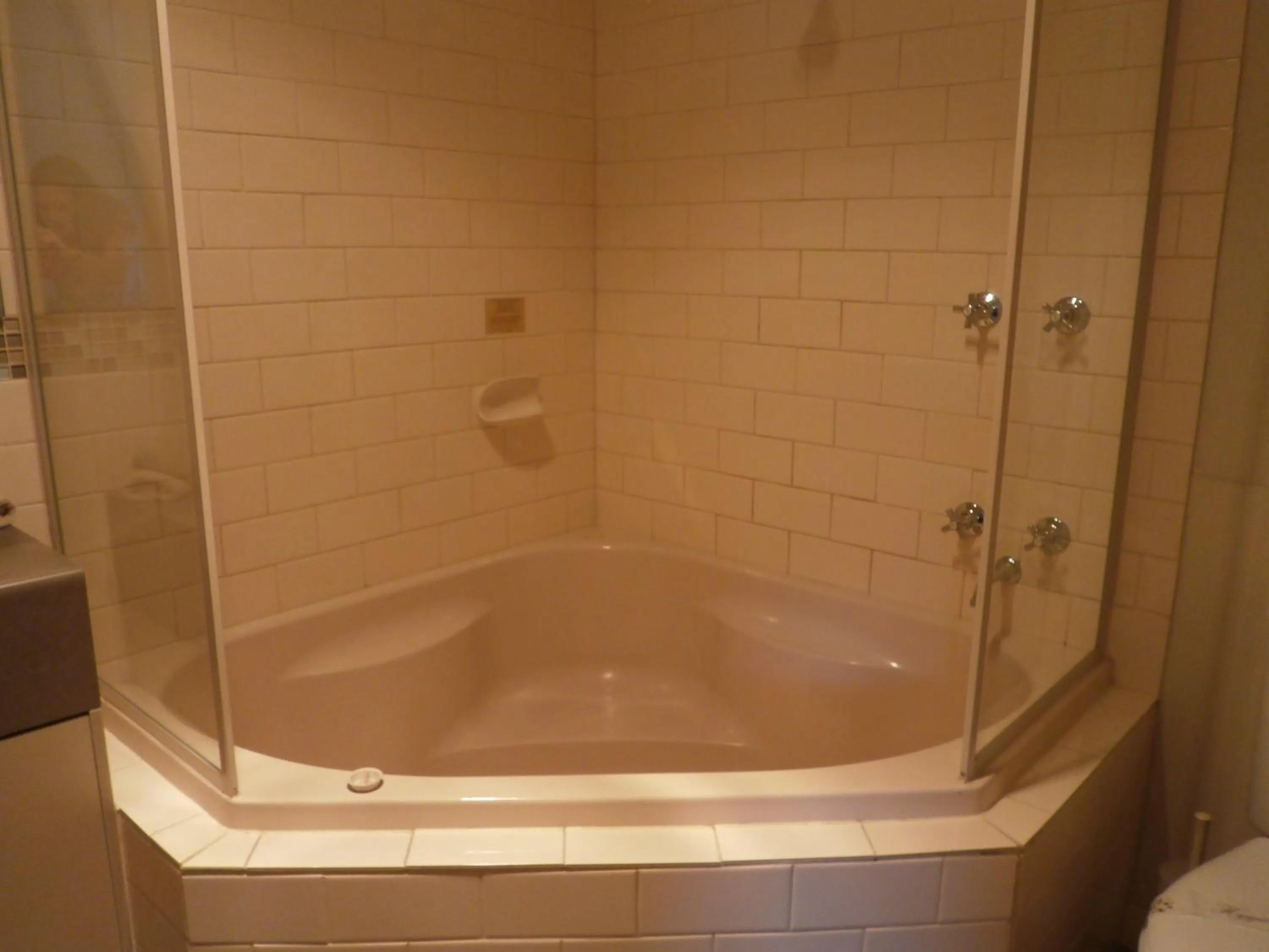 Bathroom in Ballarat Central City Motor Inn