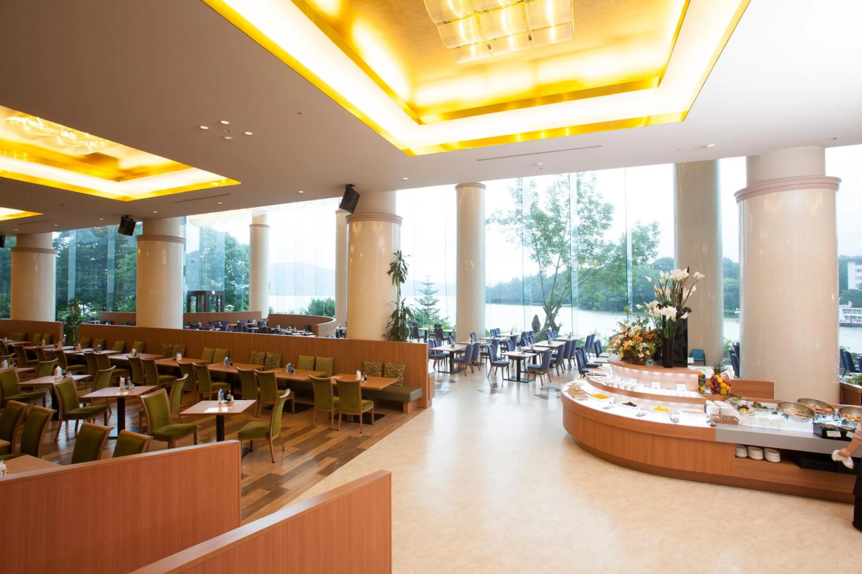 Restaurant/places to eat in New Akan Hotel