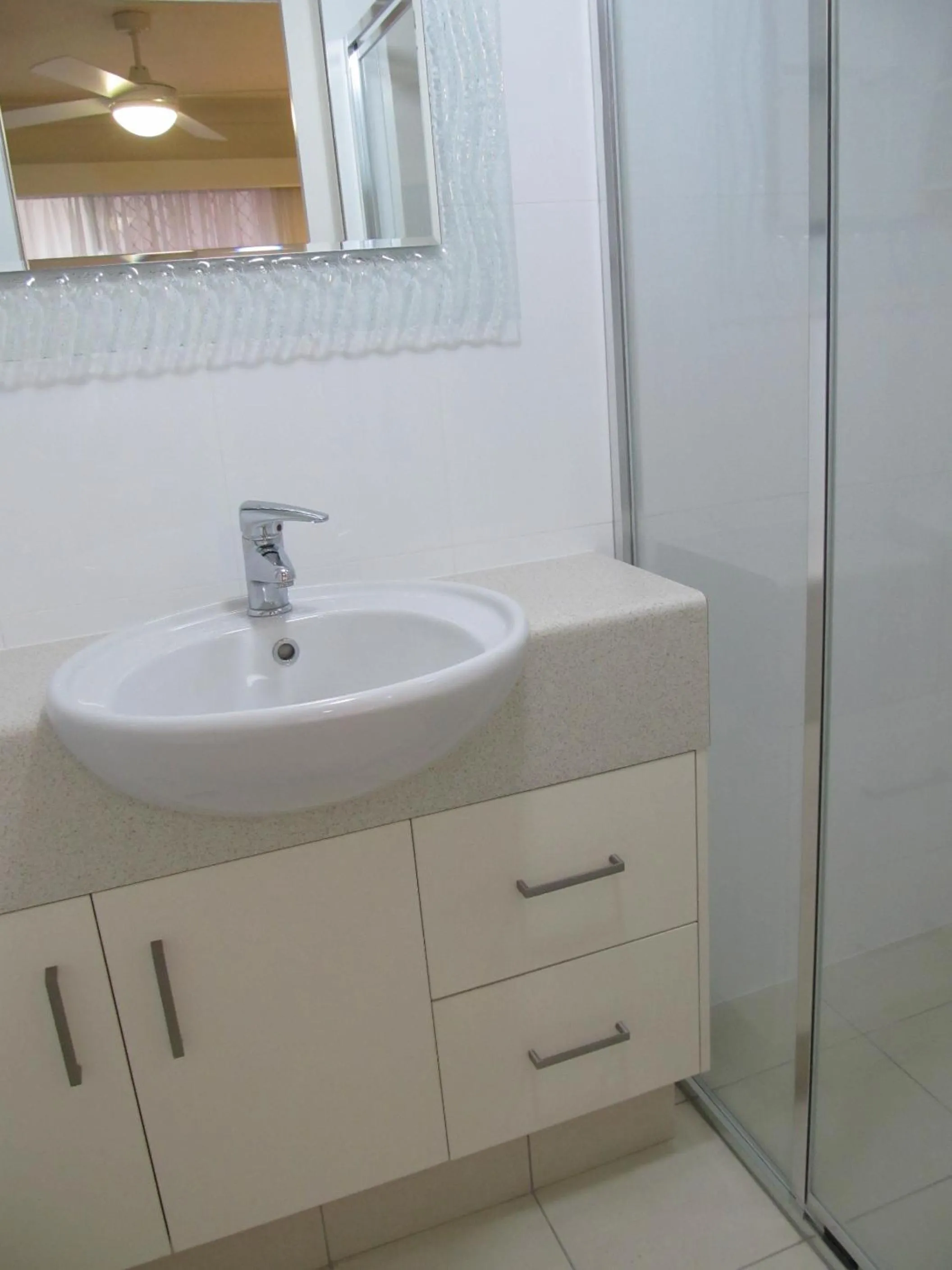 Bathroom in Costa D'Ora Holiday Apartments