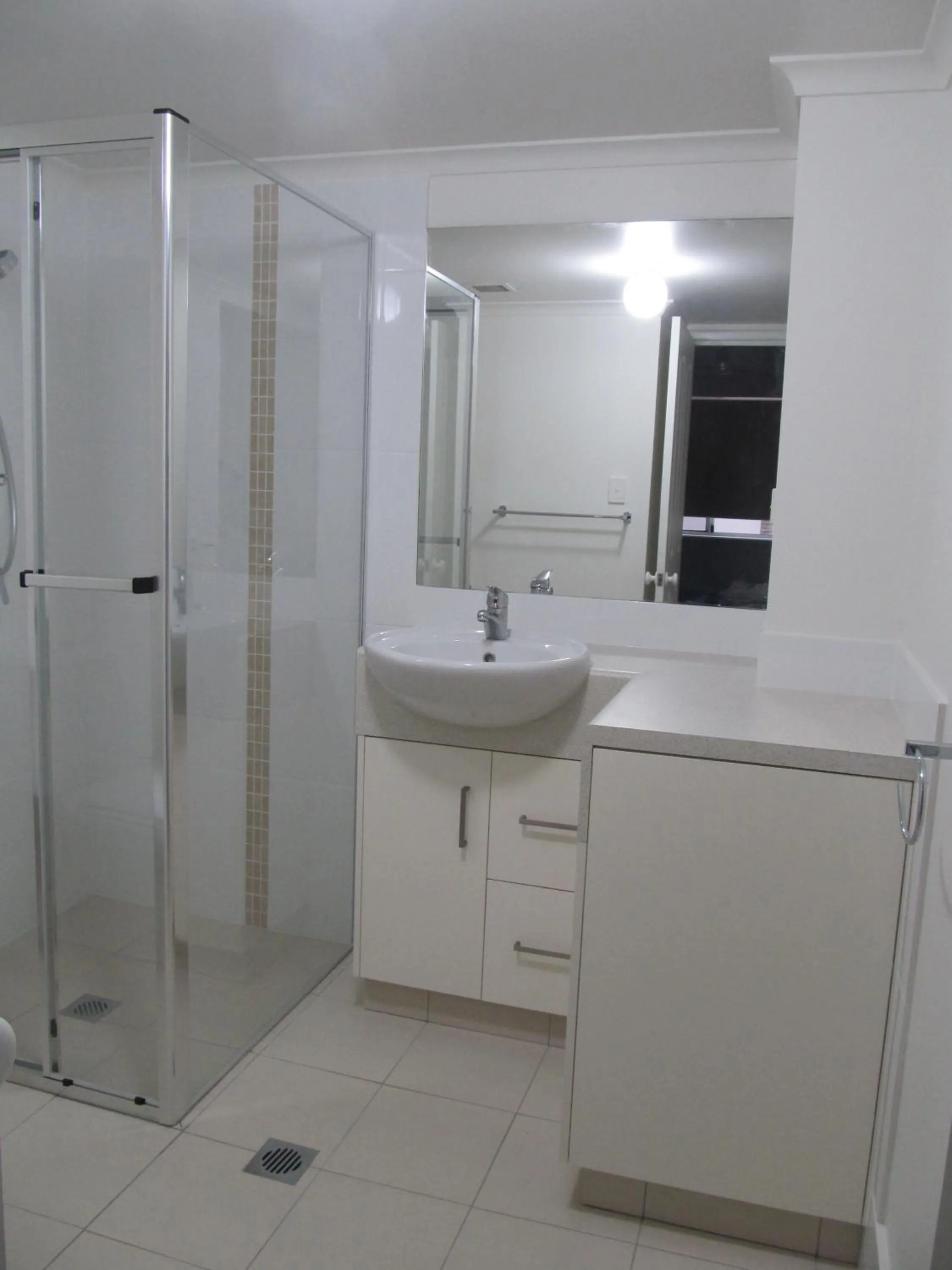 Bathroom in Costa D'Ora Holiday Apartments