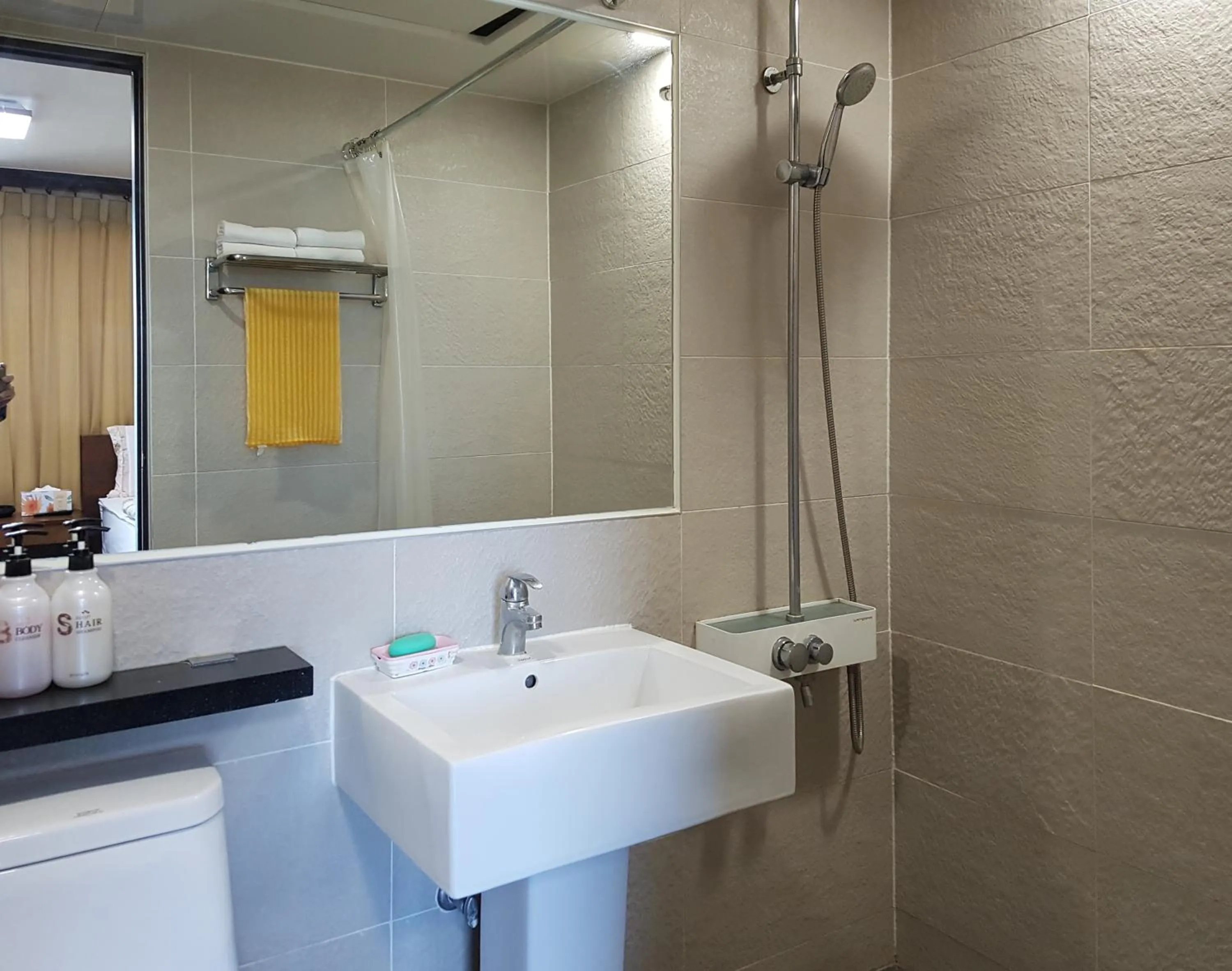 Decorative detail in Goodstay Motel Hill