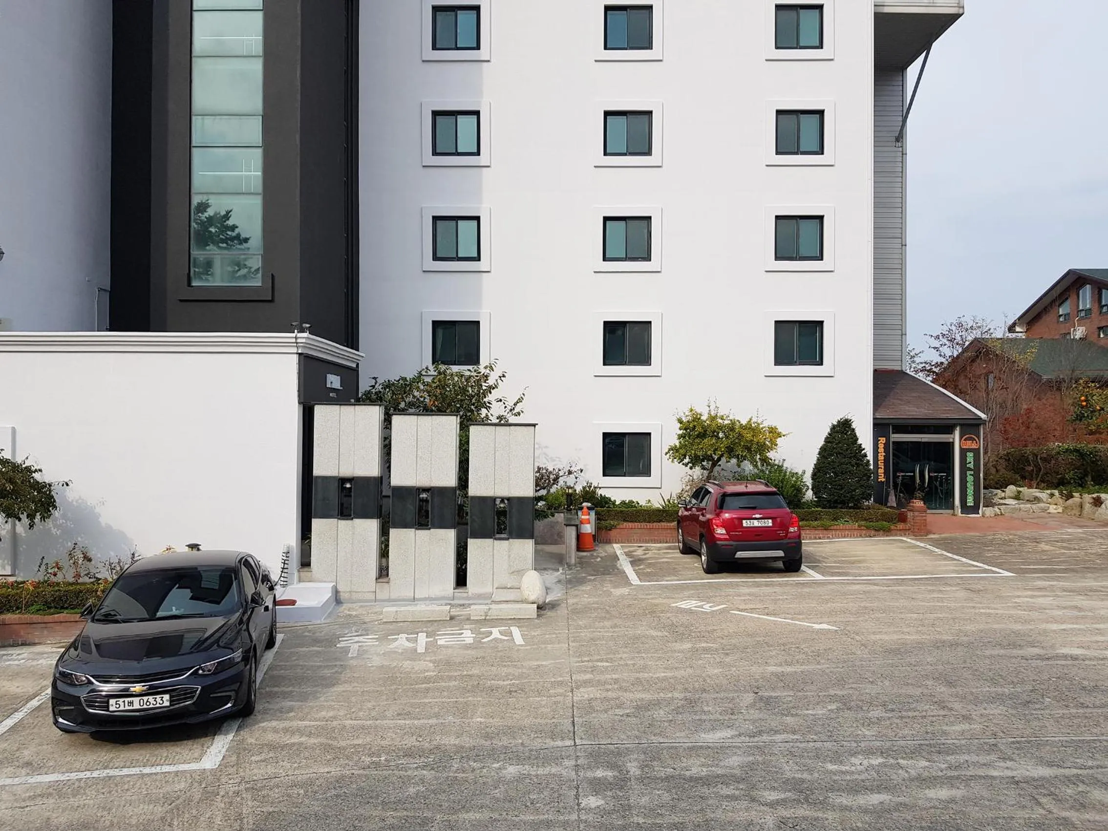 Property building in Goodstay Motel Hill