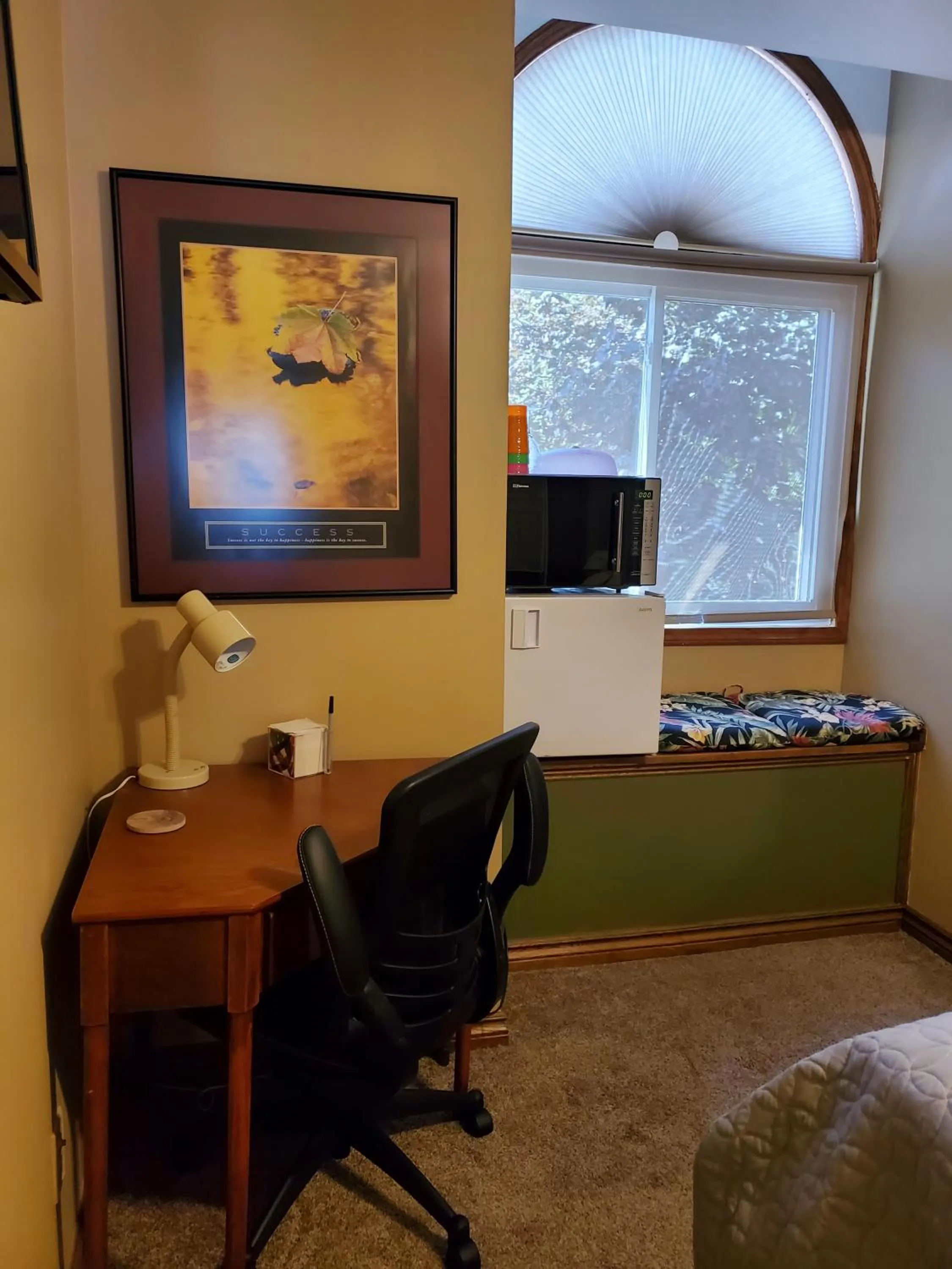 Business facilities in Hampton House