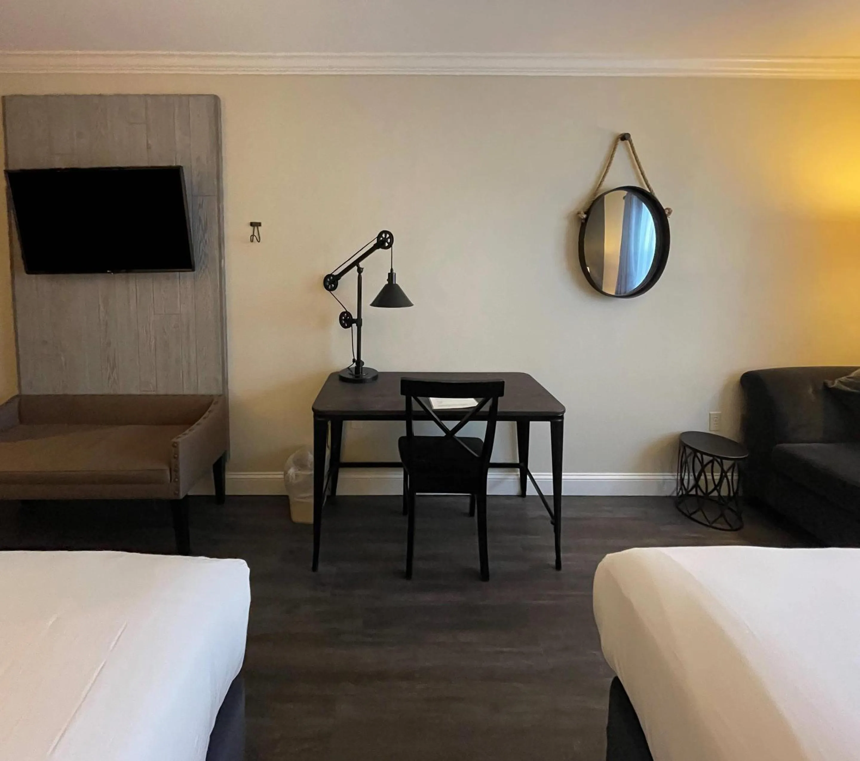 Bedroom, Bed in The Century House, an Ascend Collection Hotel