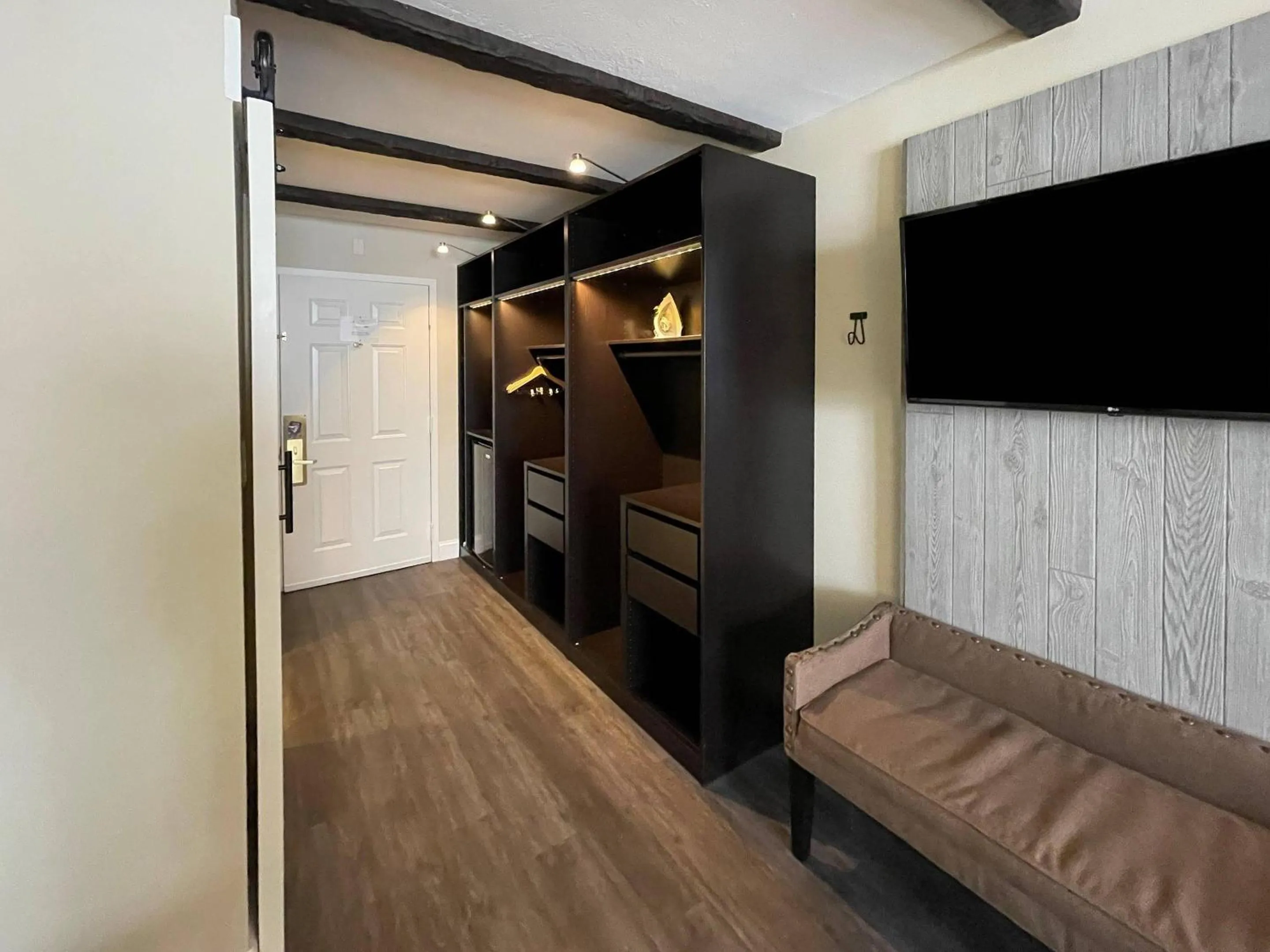 Bedroom, Bed in The Century House, an Ascend Collection Hotel