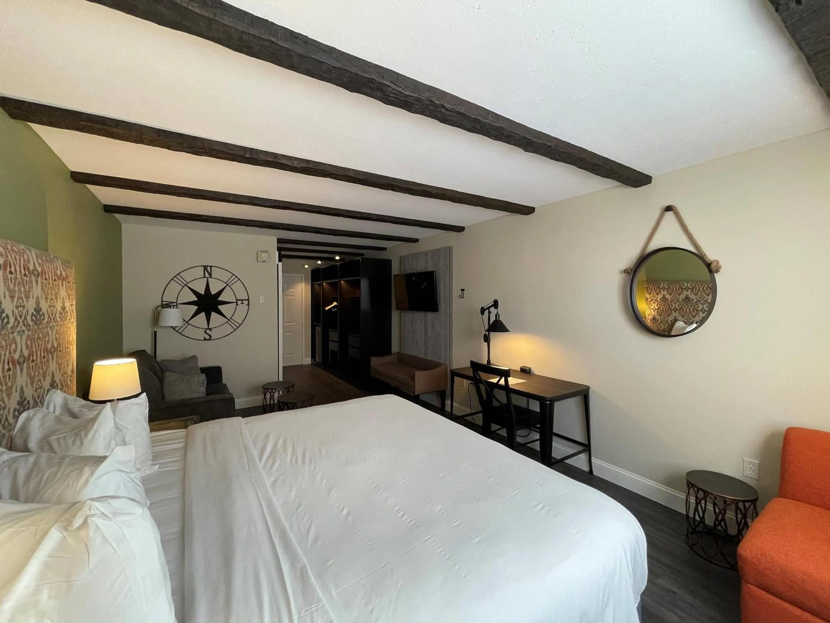 Bedroom, Bed in The Century House, an Ascend Collection Hotel