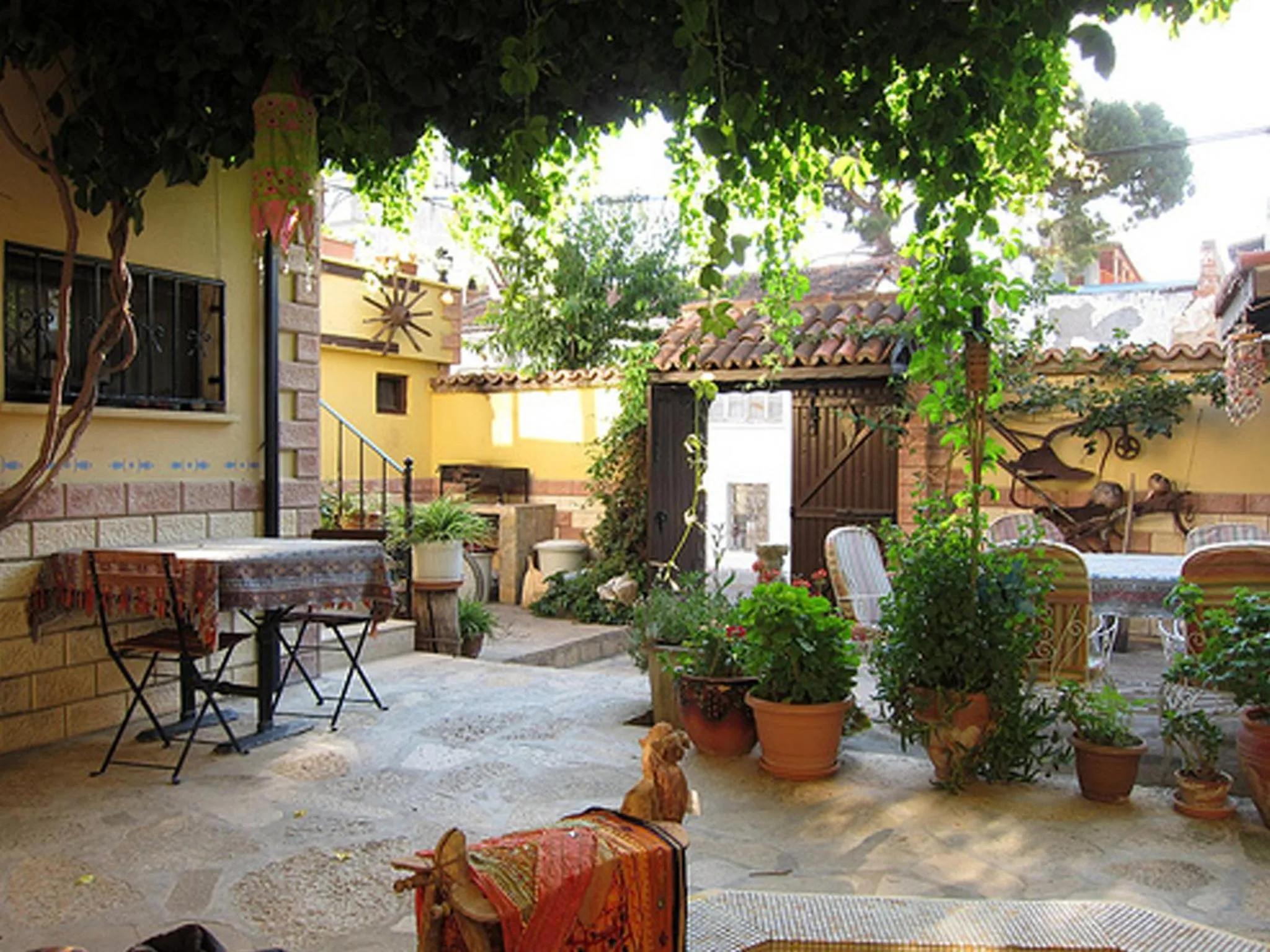 Garden view in Tuncay Pension