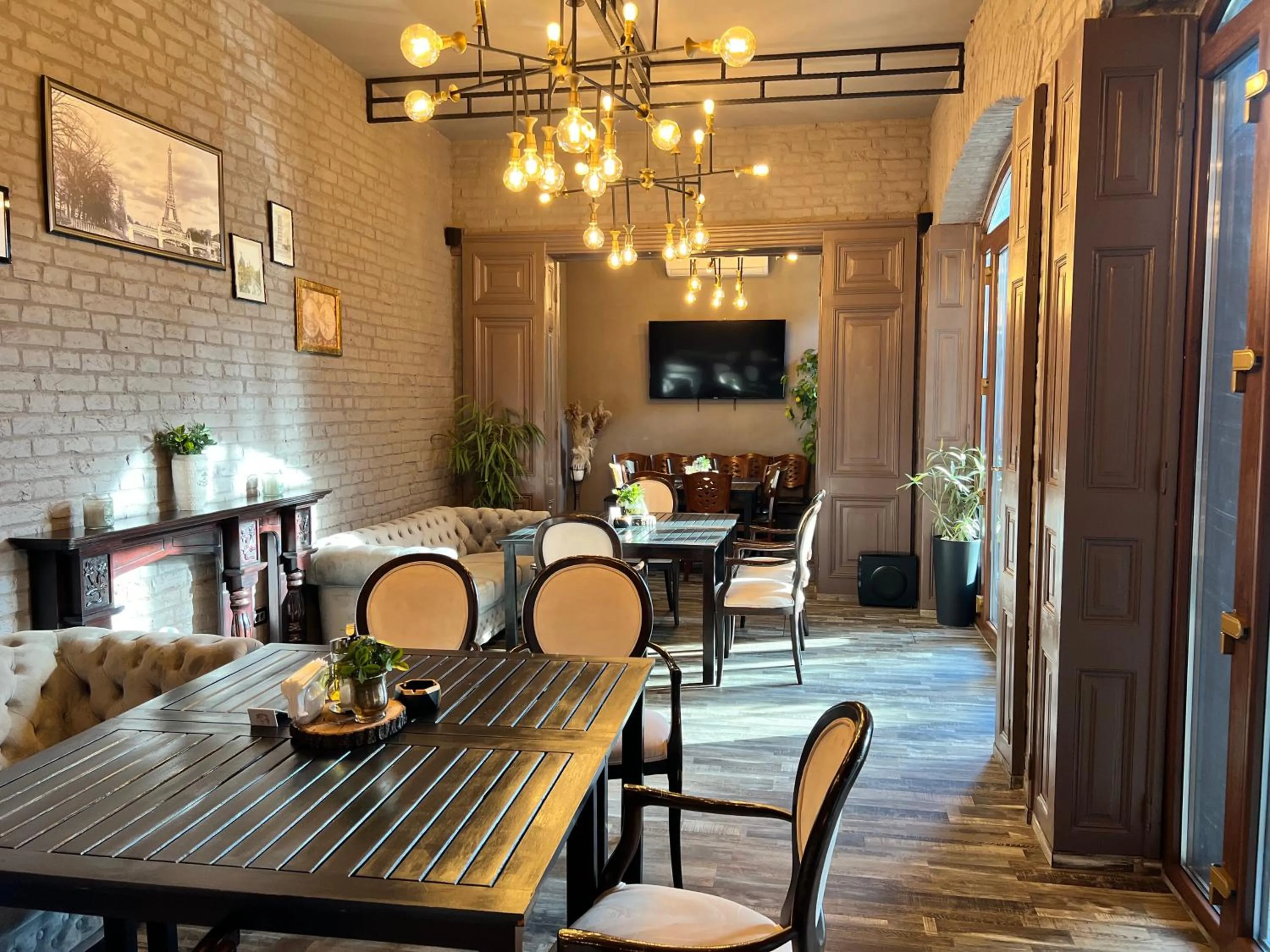 TV and multimedia in Hotel 5 Continents