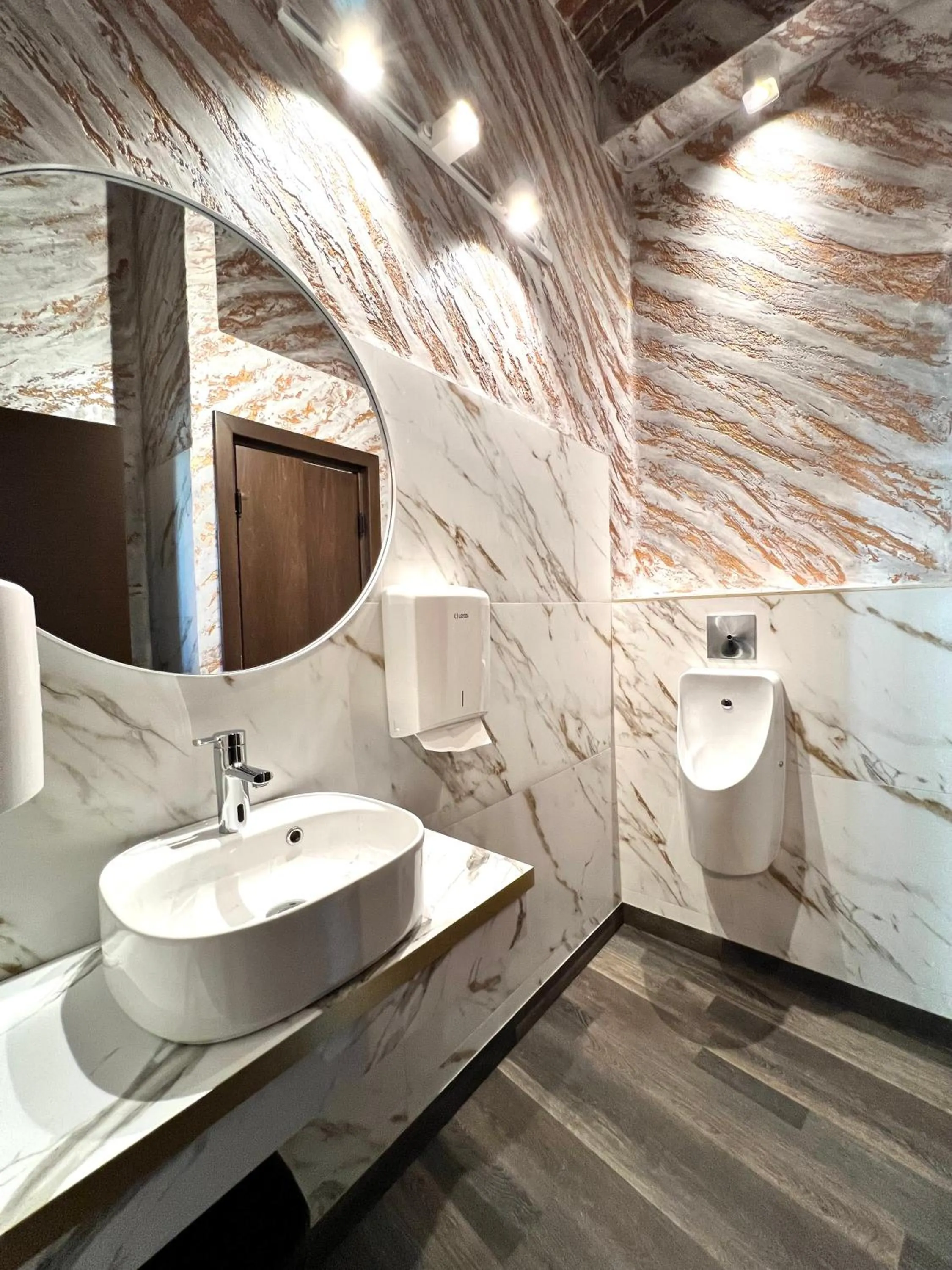 Bathroom in Hotel 5 Continents