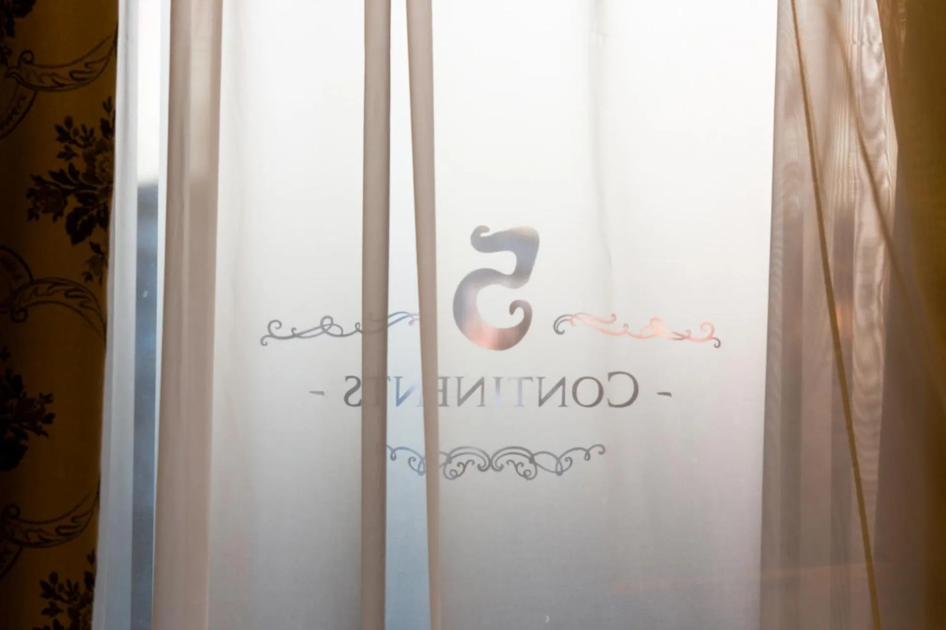 Property logo or sign in Hotel 5 Continents