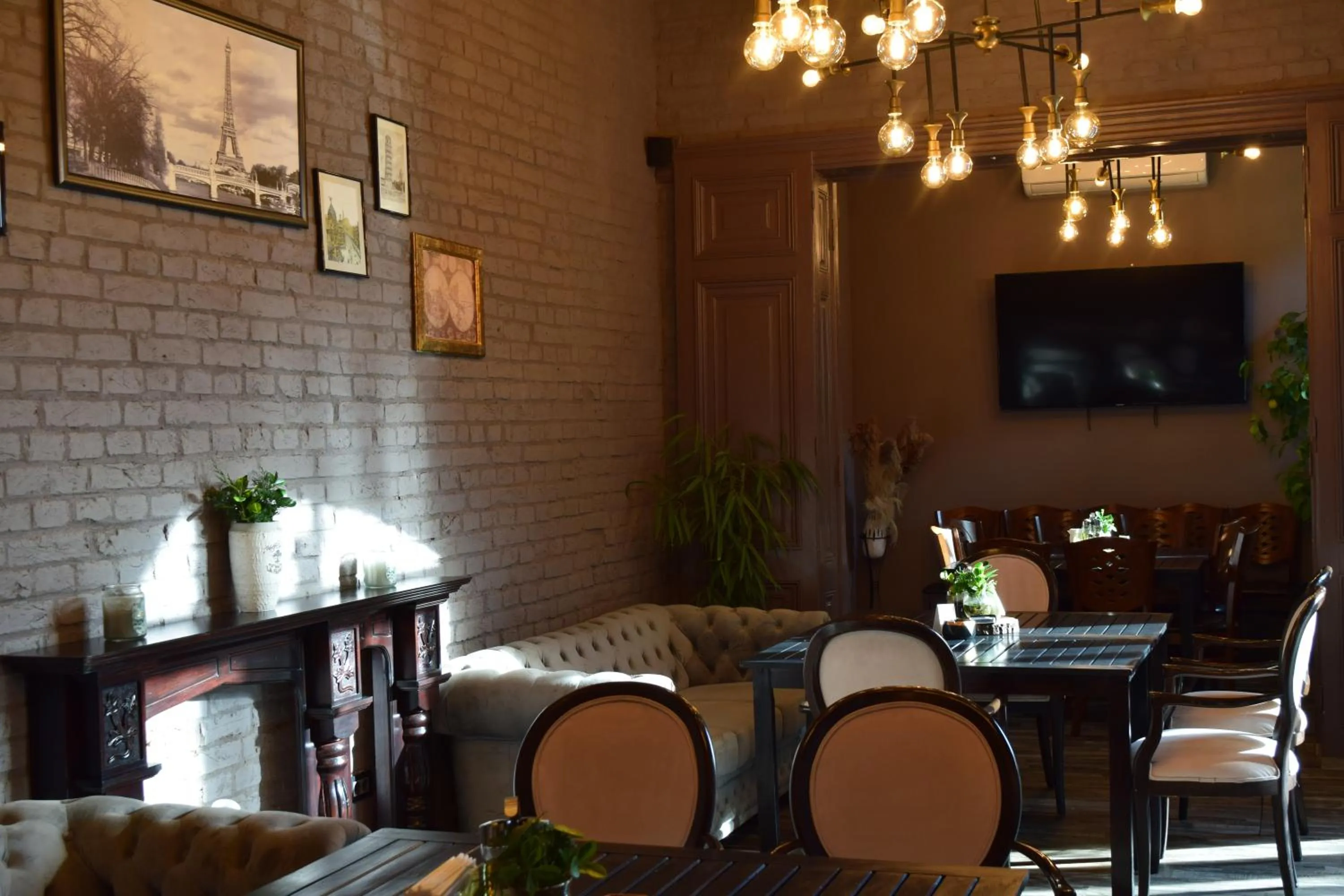 TV and multimedia in Hotel 5 Continents