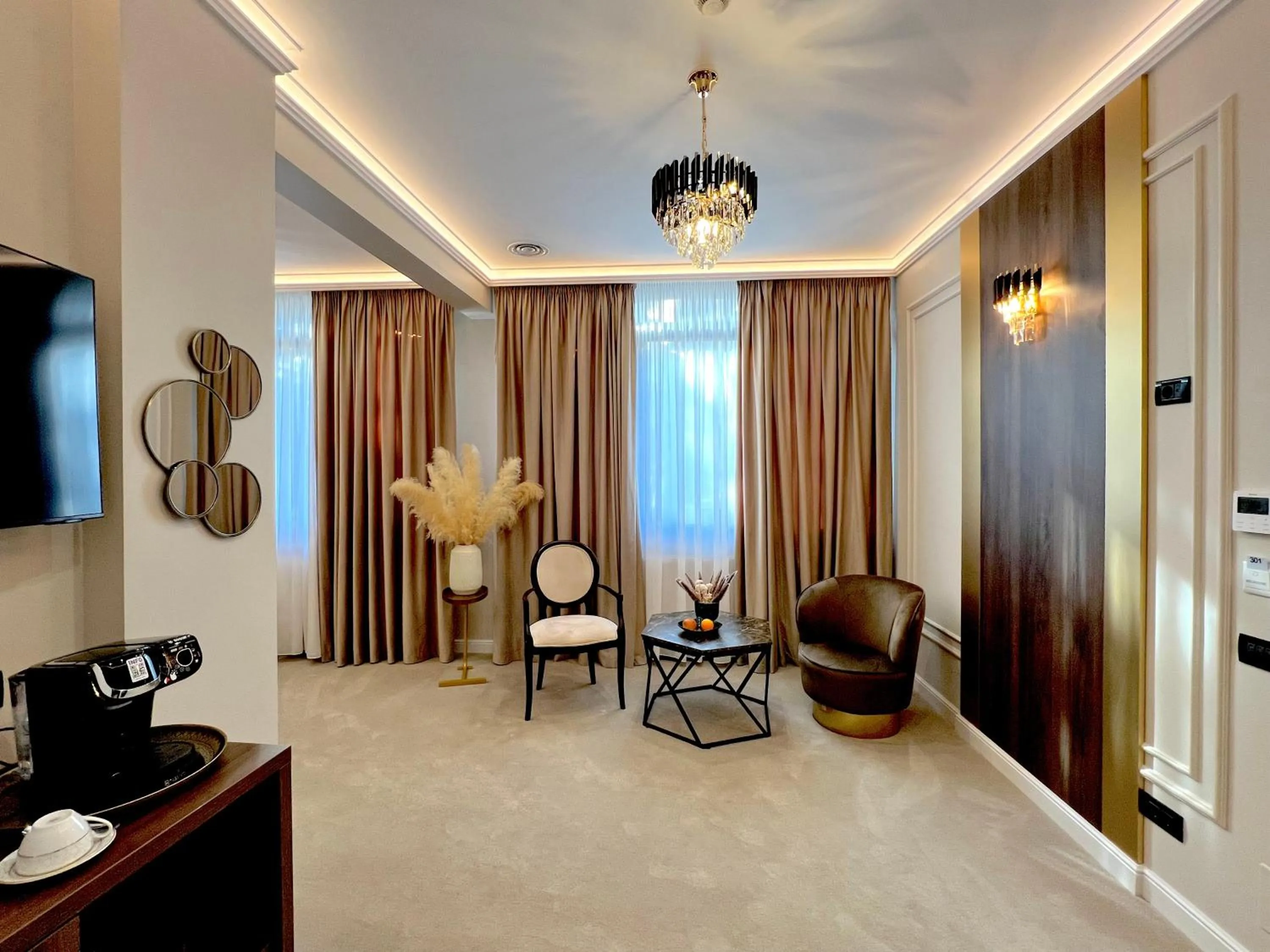 TV and multimedia in Hotel 5 Continents