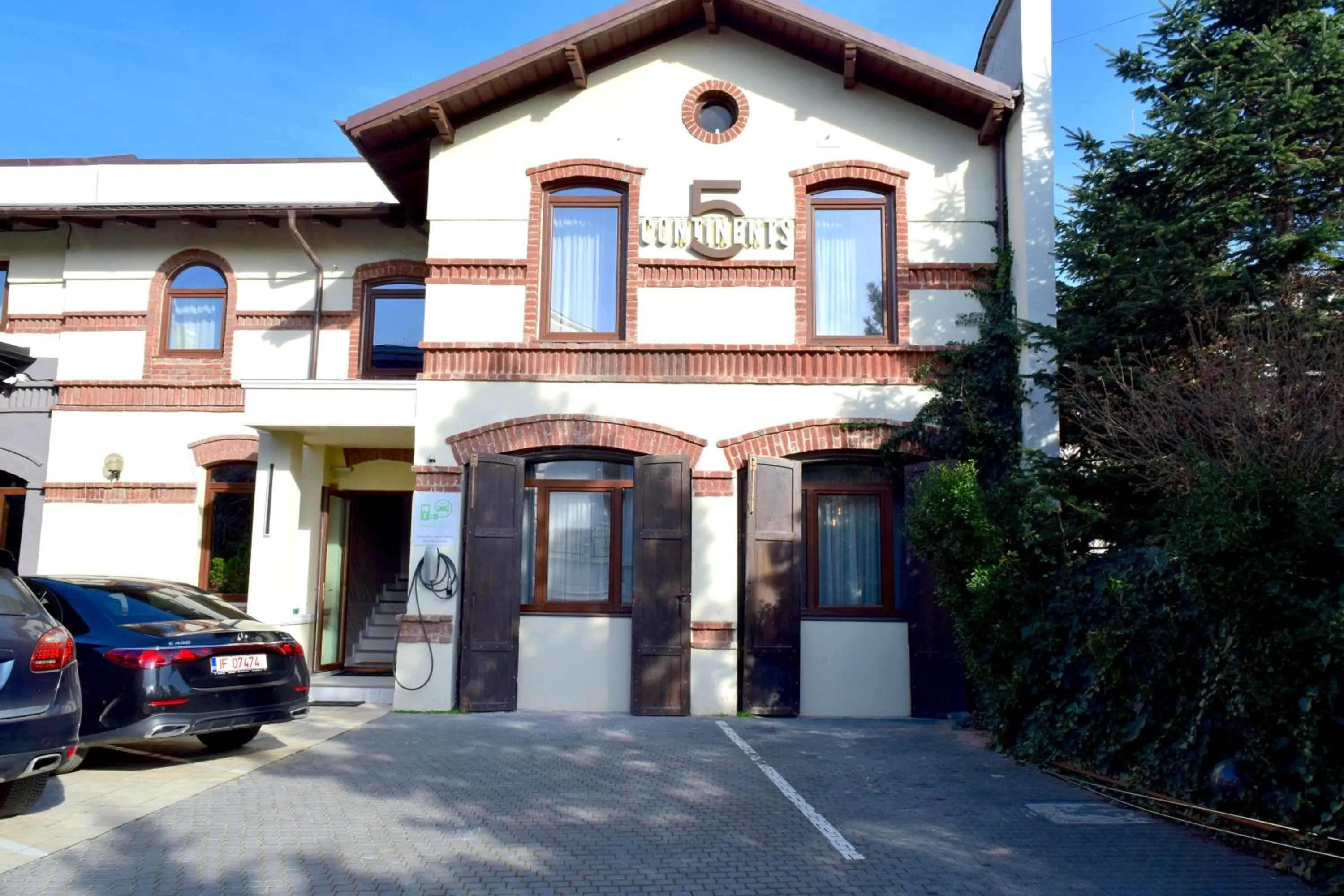 Property building in Hotel 5 Continents