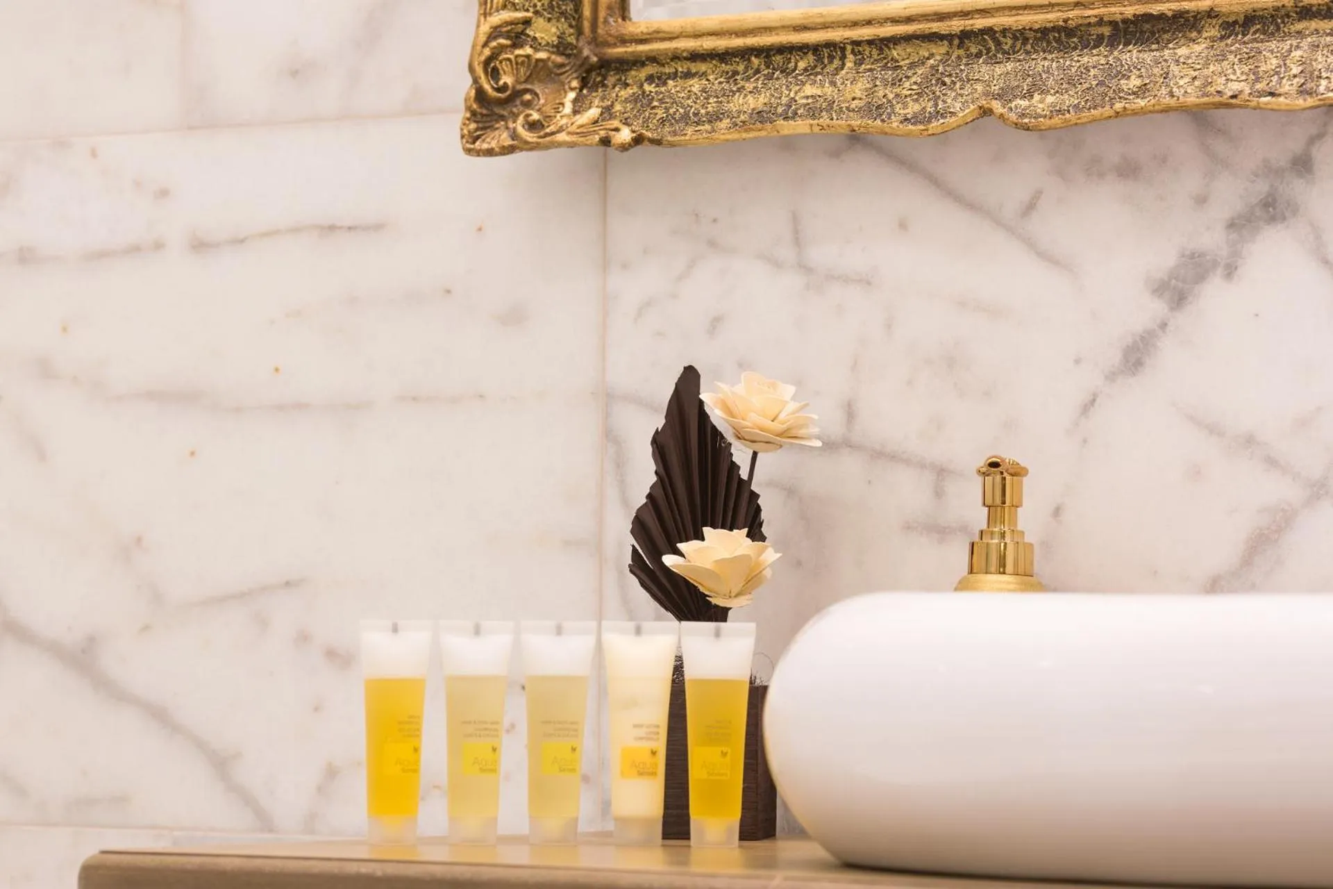 Bathroom in Hotel 5 Continents