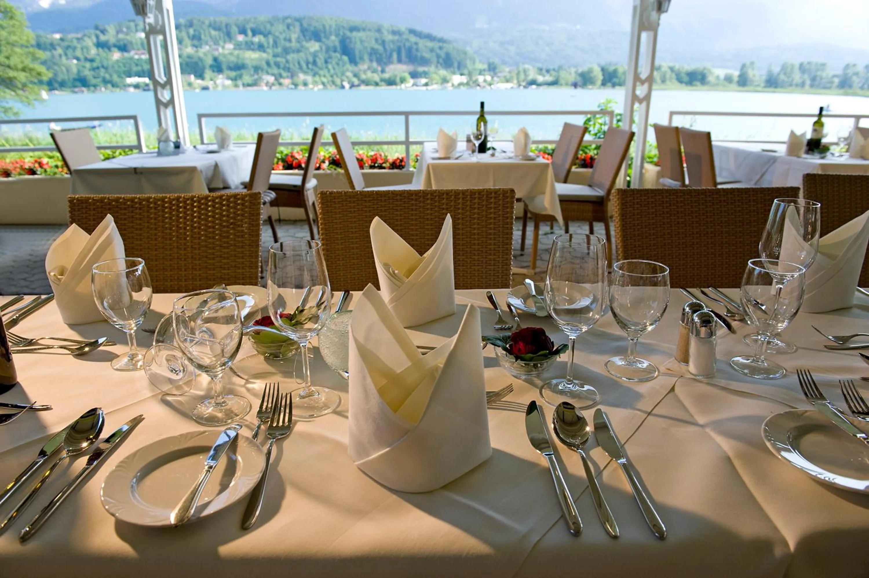 Restaurant/places to eat in Inselhotel Faakersee