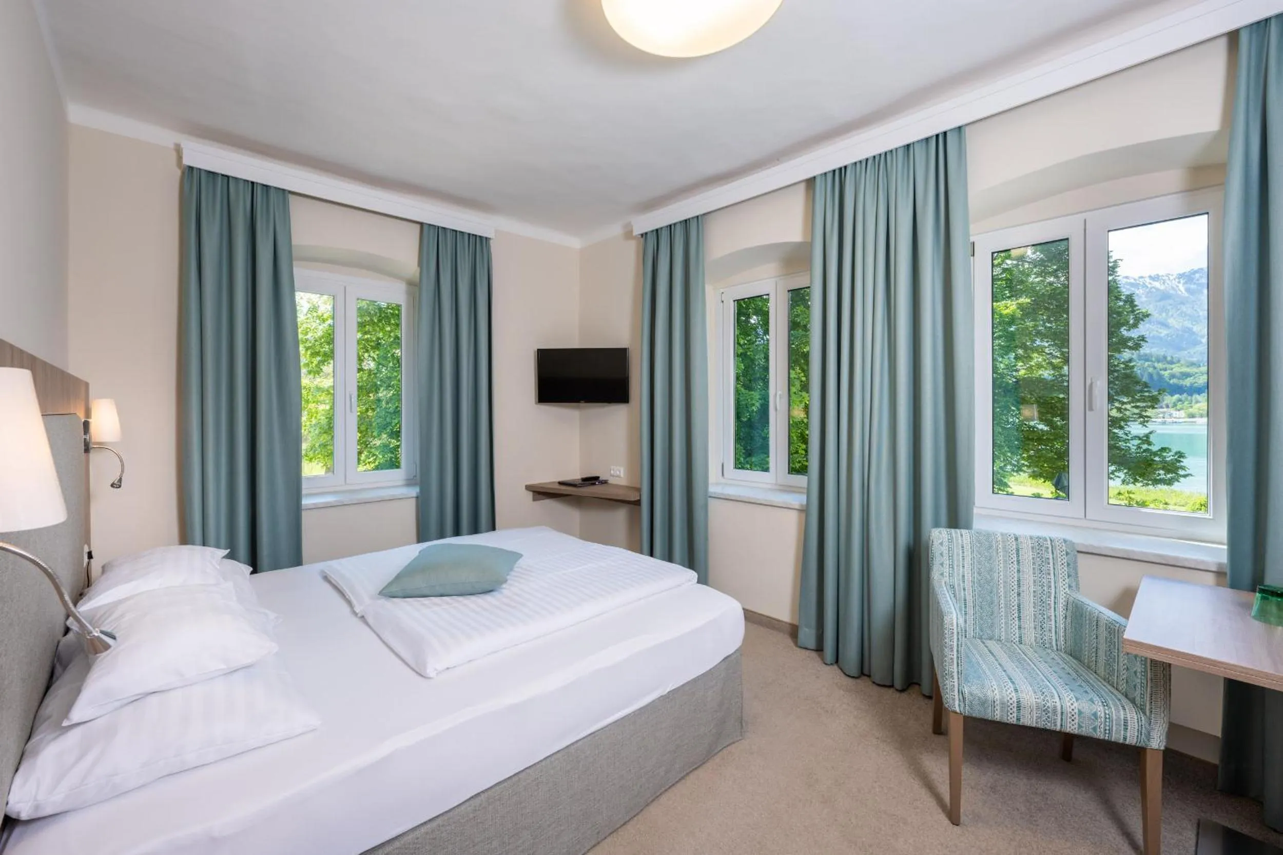 Bed in Inselhotel Faakersee