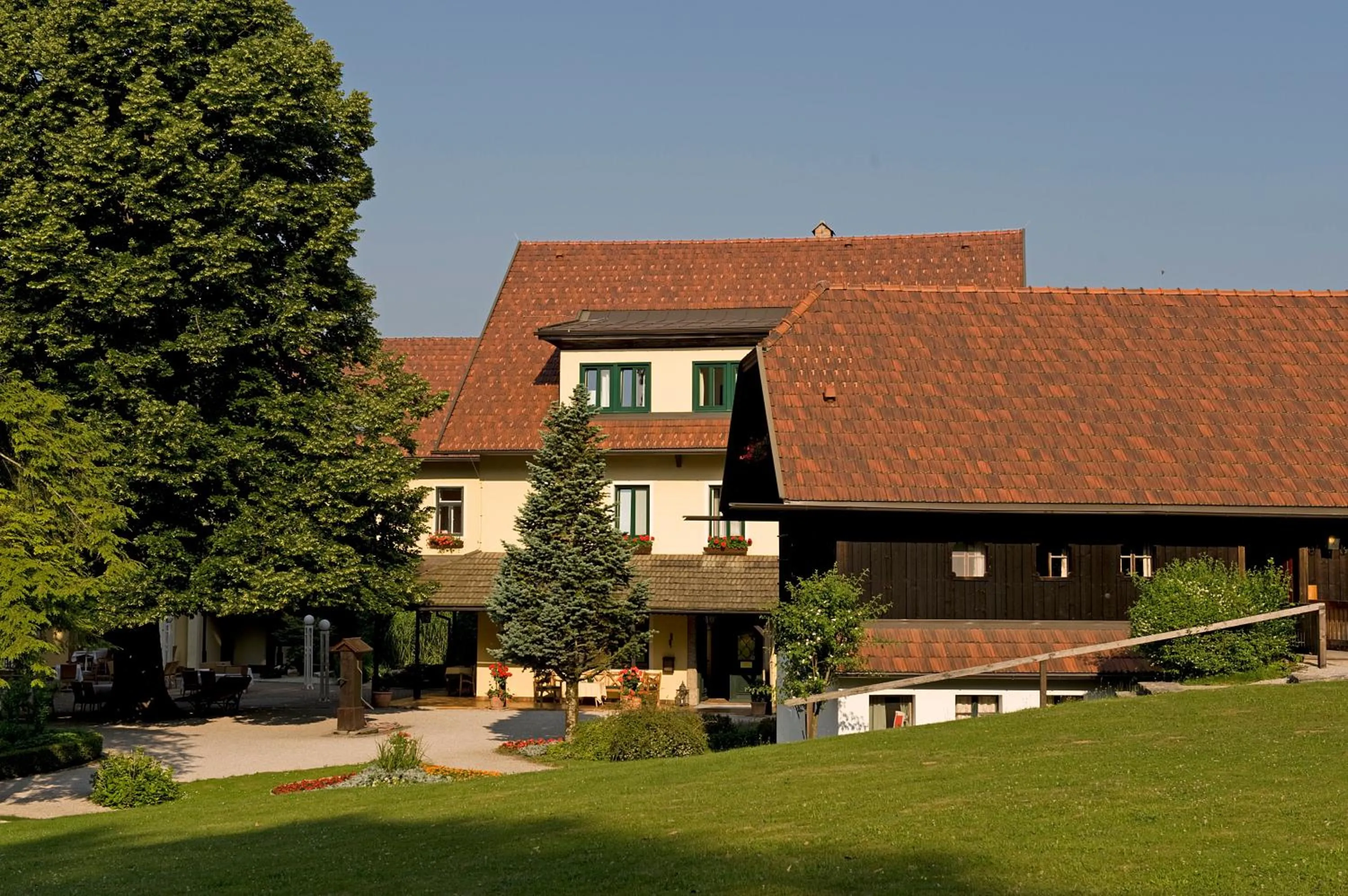 Facade/entrance in Inselhotel Faakersee