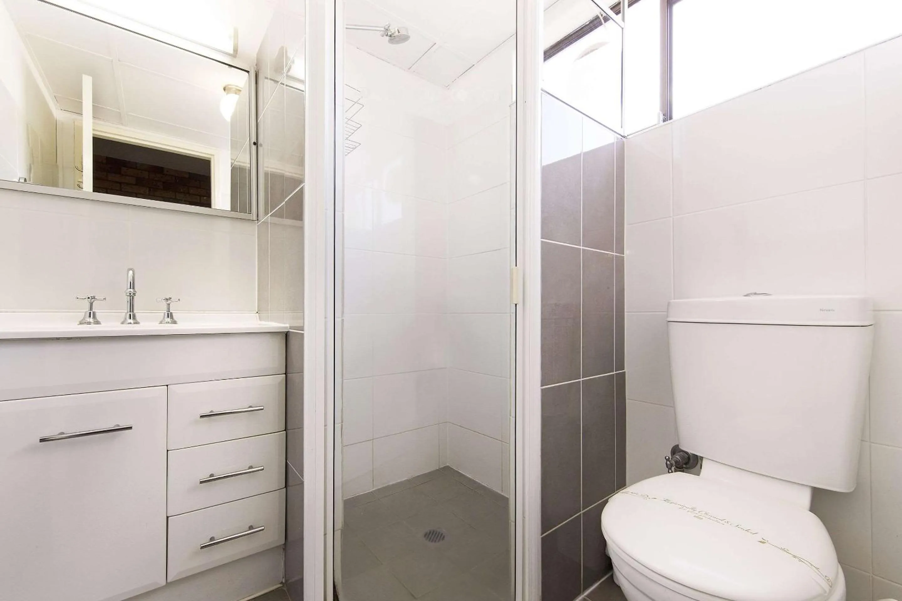 Bathroom in Comfort Inn Dubbo City