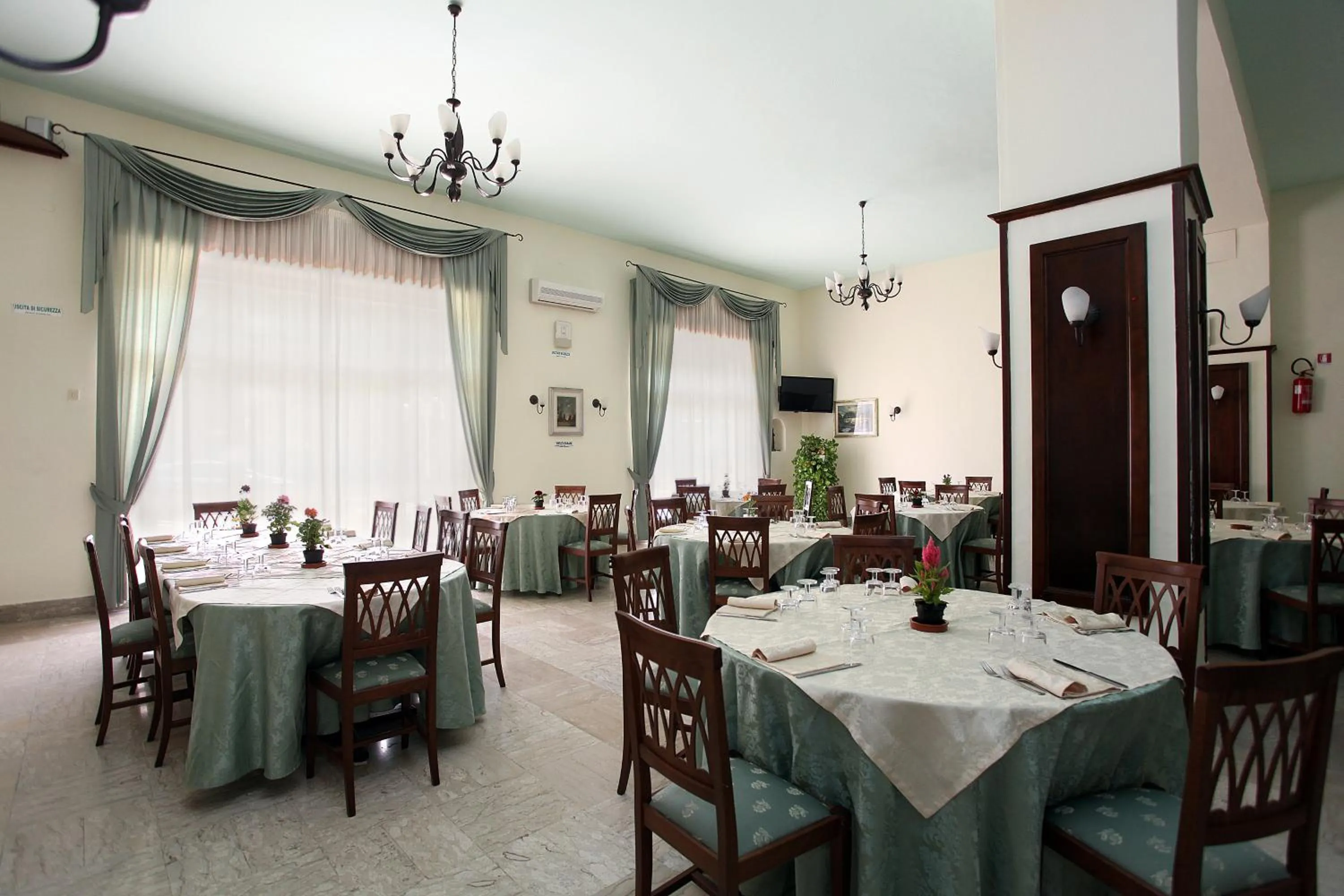 Restaurant/places to eat in Hotel Calabria