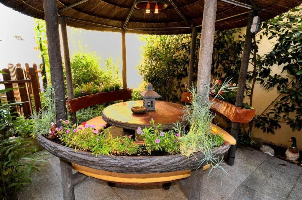 Patio in Hôtel du Fort