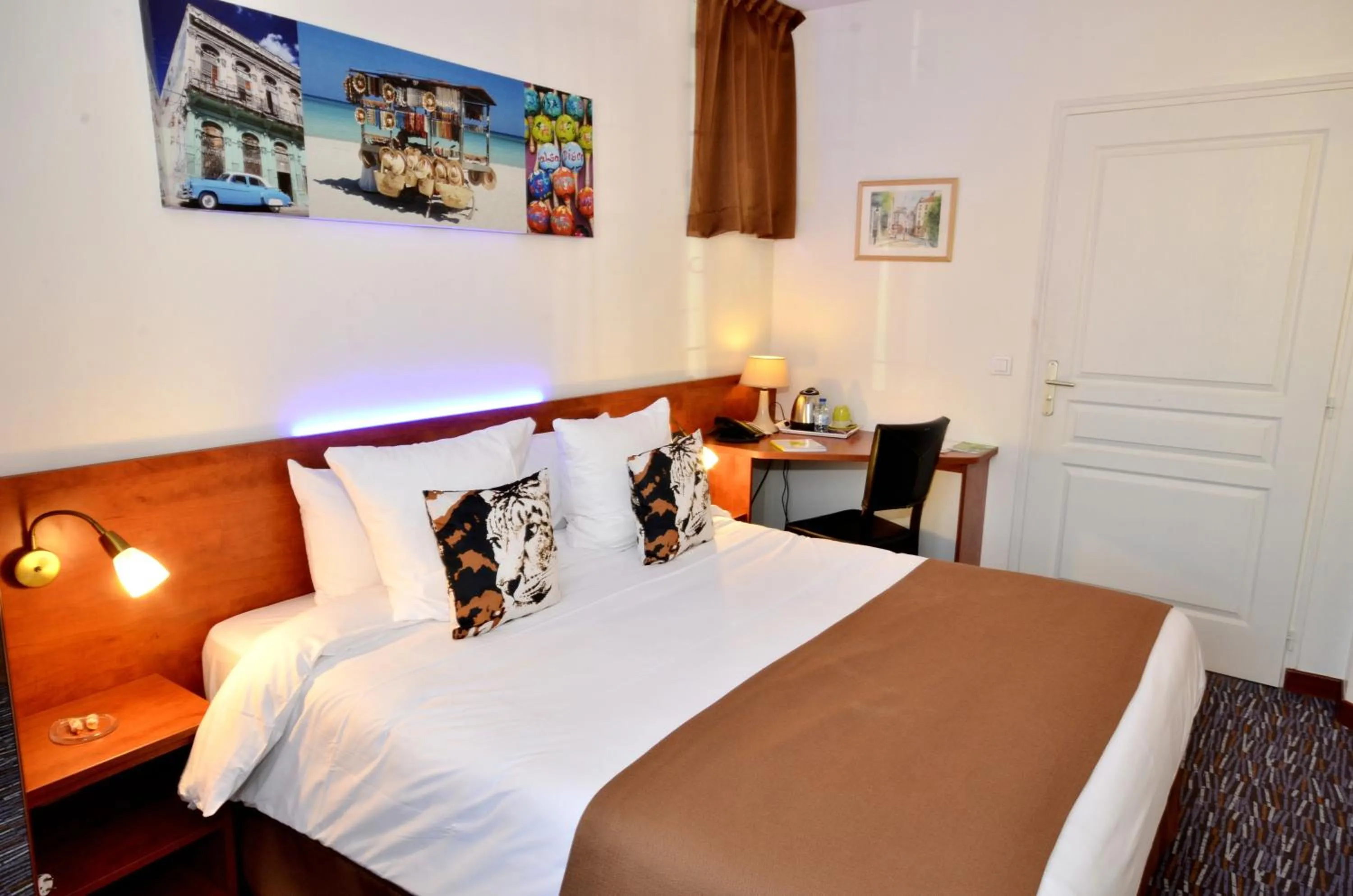 Bedroom, Bed in Hôtel du Fort