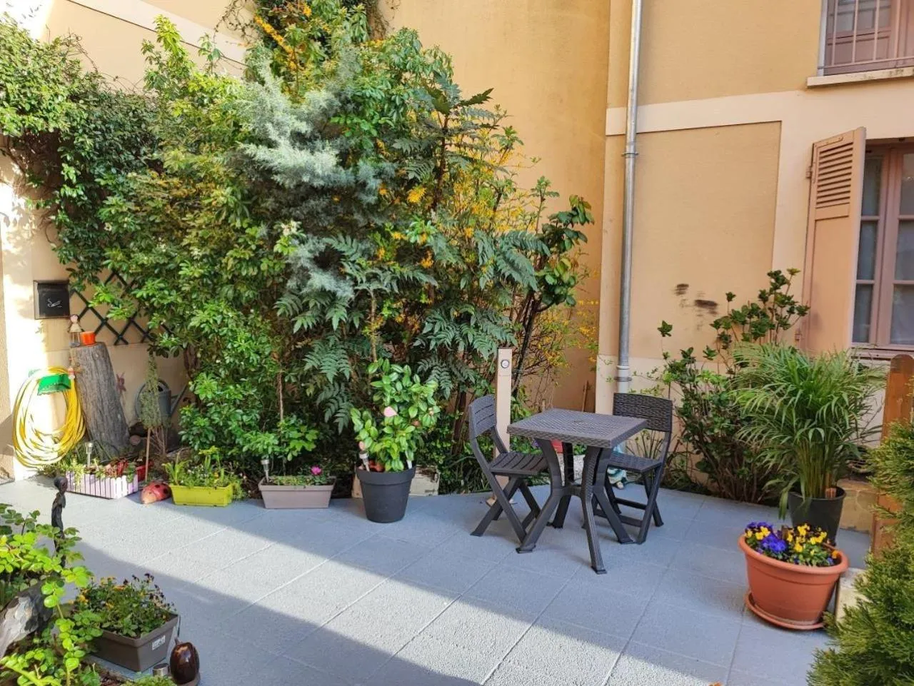 Patio in Hôtel du Fort