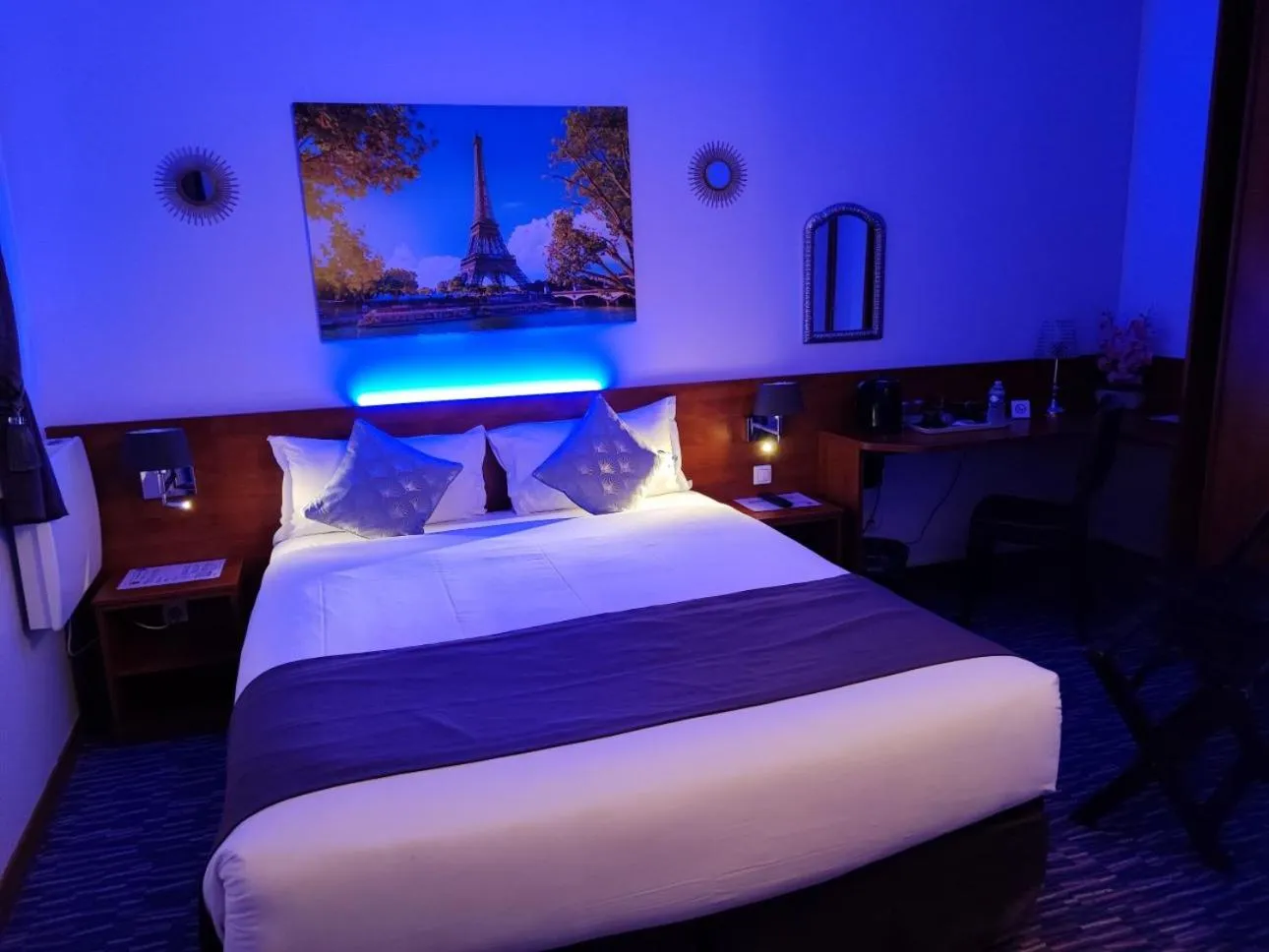 Bedroom, Bed in Hôtel du Fort