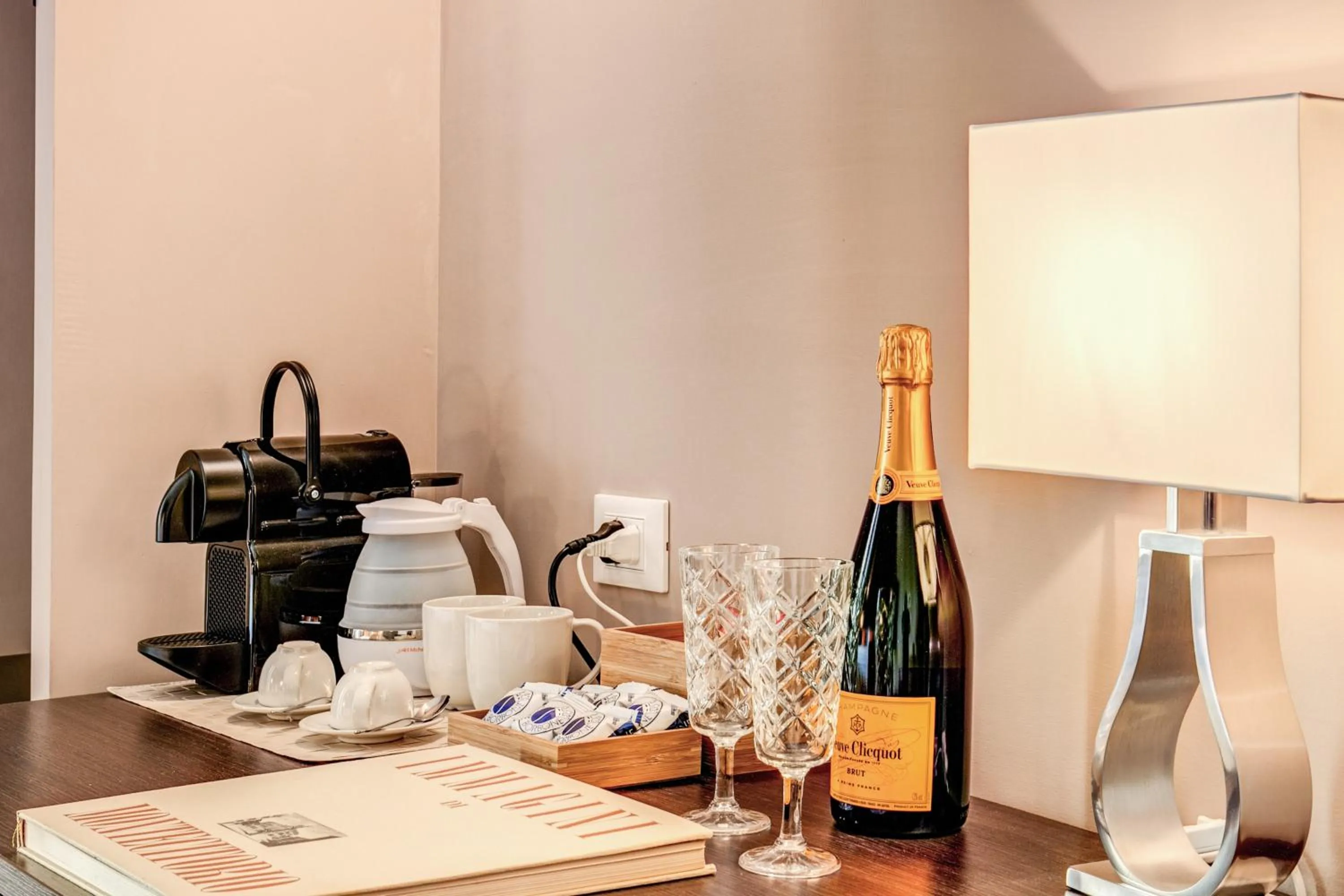 Coffee/tea facilities in H501 Luxury Rooms