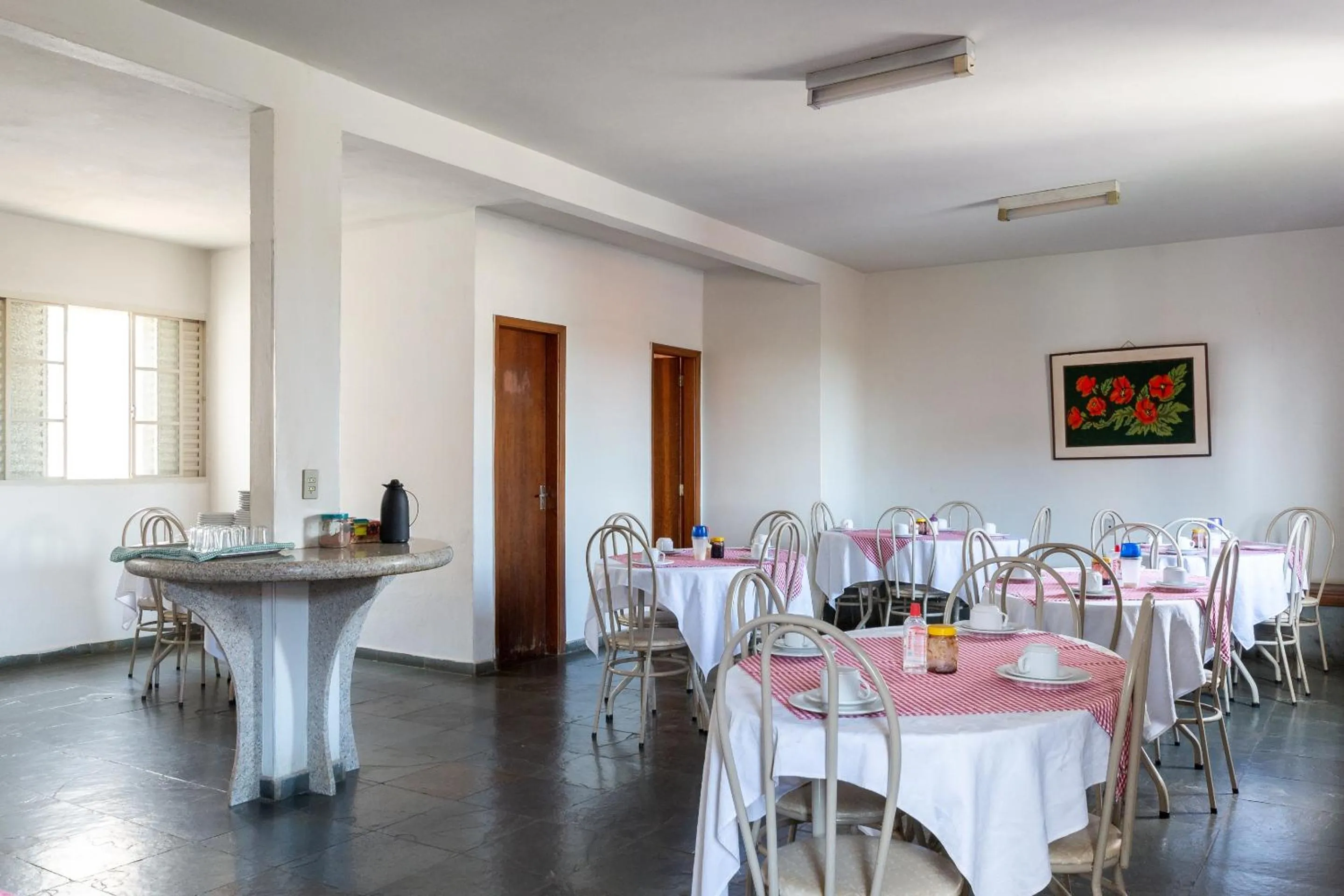 Restaurant/places to eat in Brasil Hotel