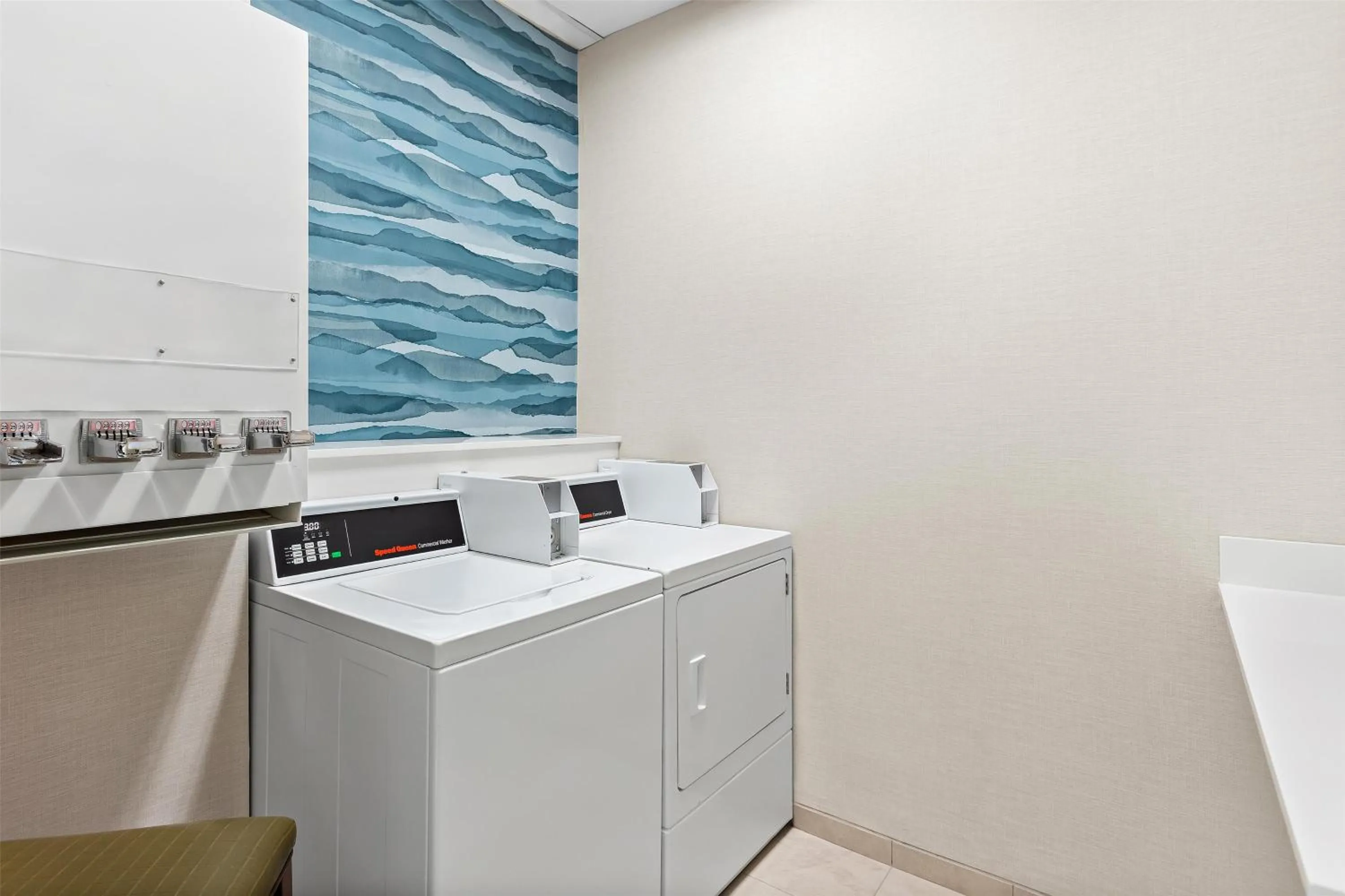 laundry in Hampton Inn & Suites Bolingbrook