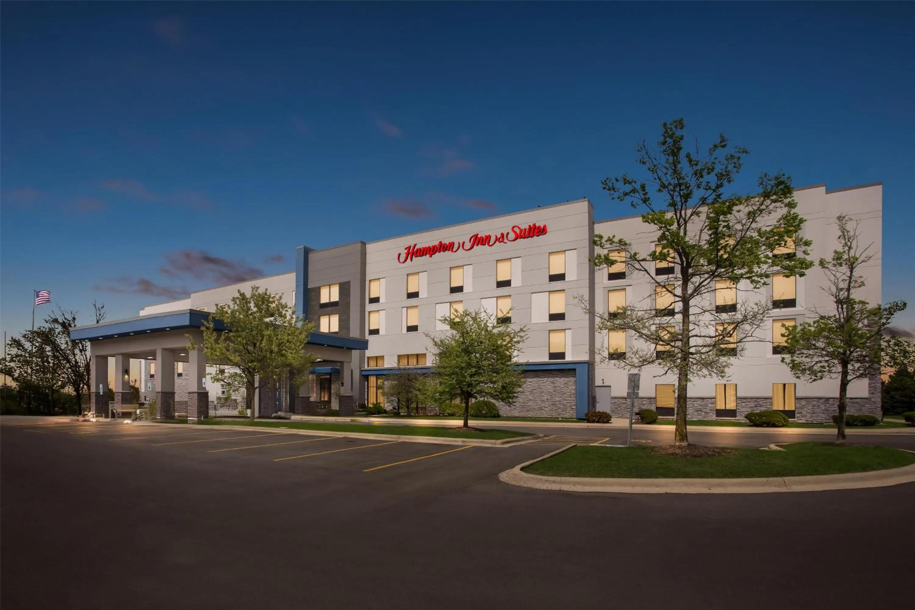 Property building in Hampton Inn & Suites Bolingbrook