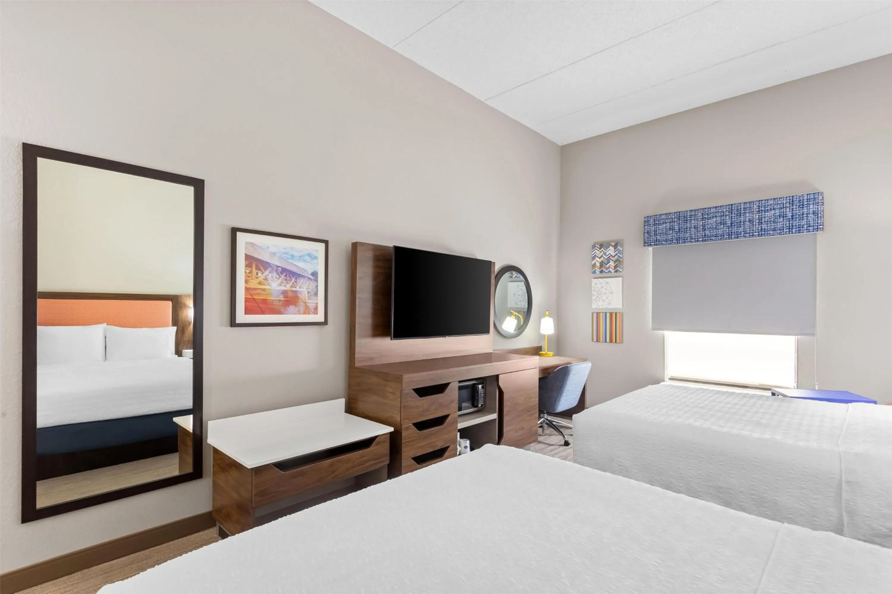 Bed in Hampton Inn & Suites Bolingbrook