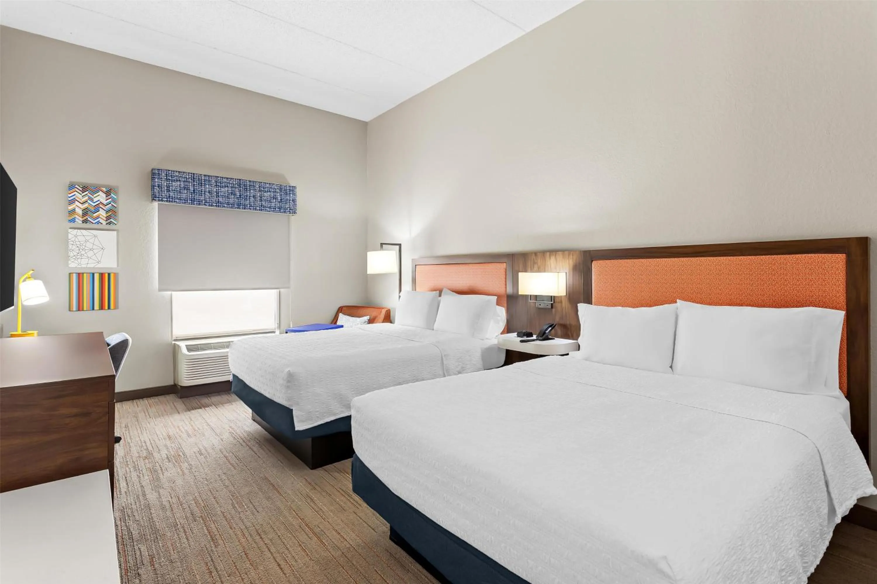 Bed in Hampton Inn & Suites Bolingbrook