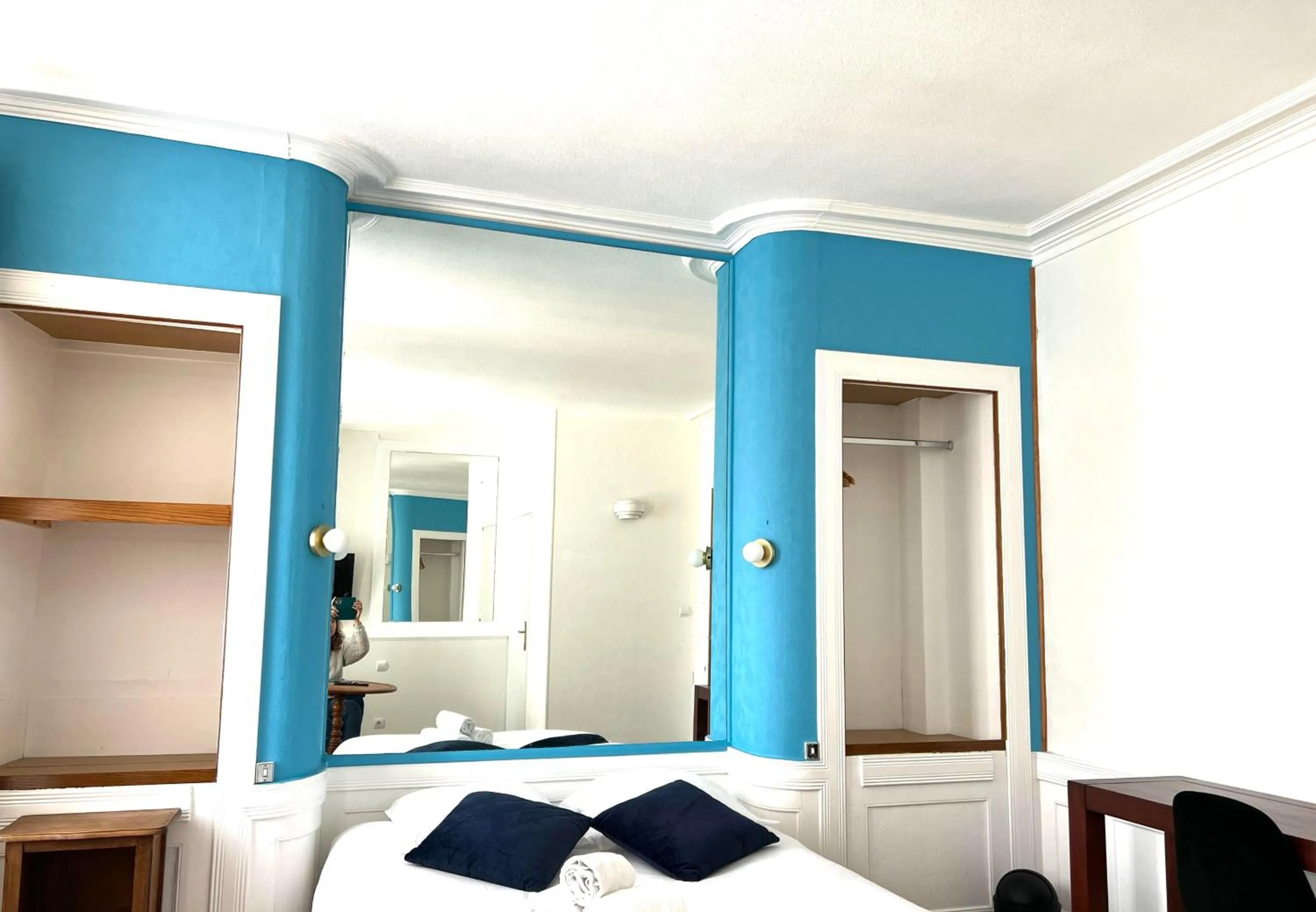 Bed in Hôtel Les Quais