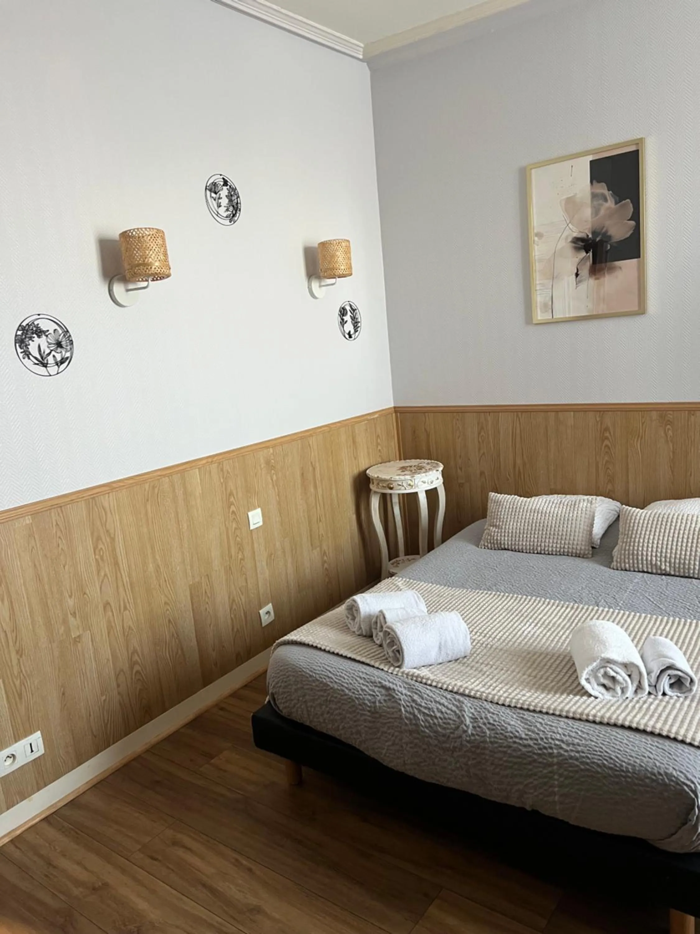 Bed in Hôtel Les Quais