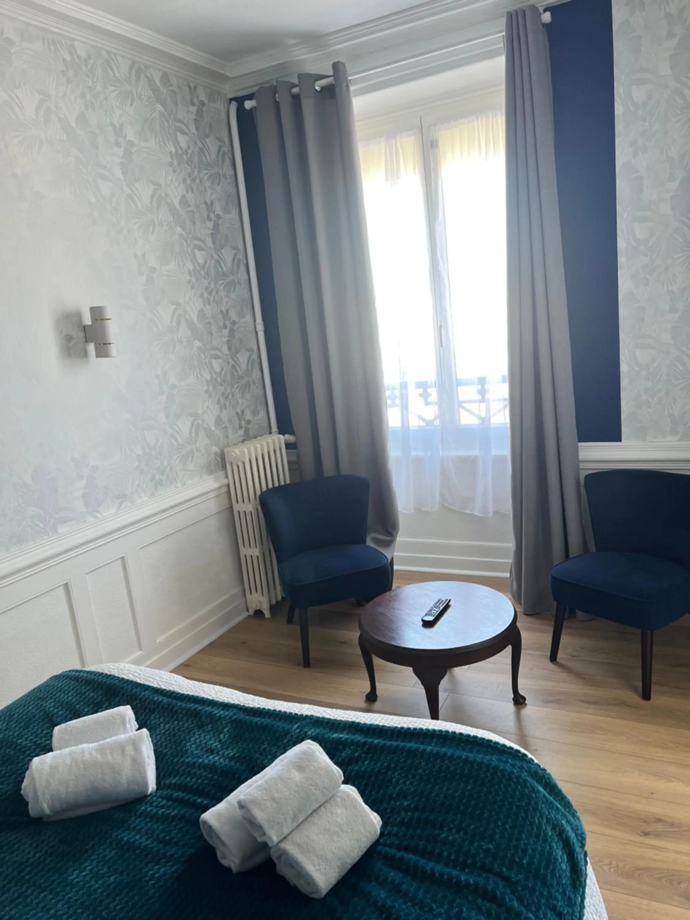 Decorative detail, Bed in Hôtel Les Quais