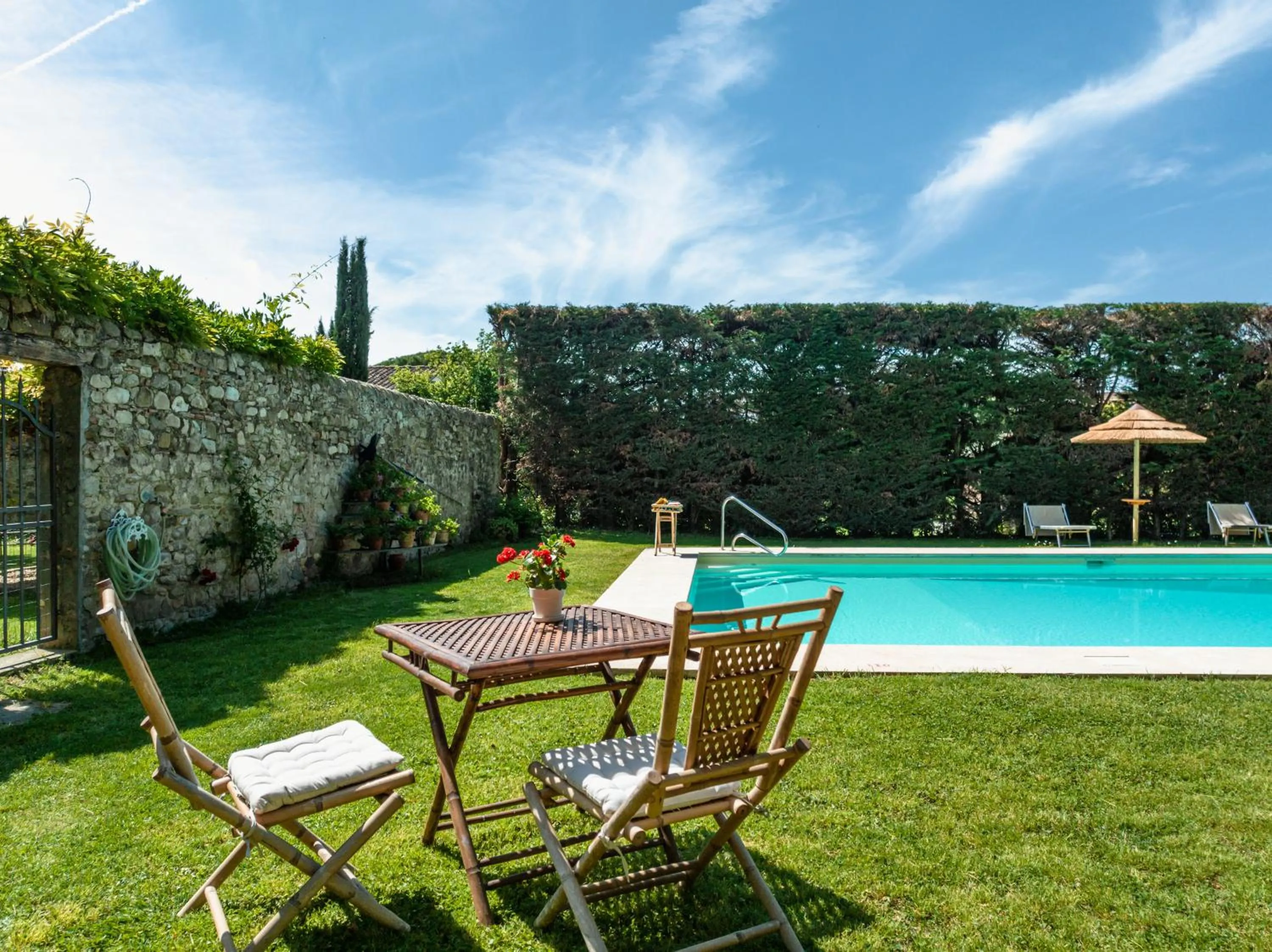 Swimming pool in Rovezzano B&B