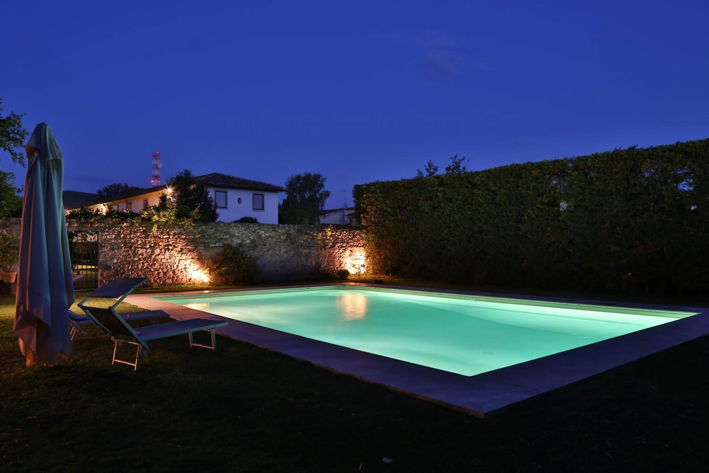 Swimming pool in Rovezzano B&B