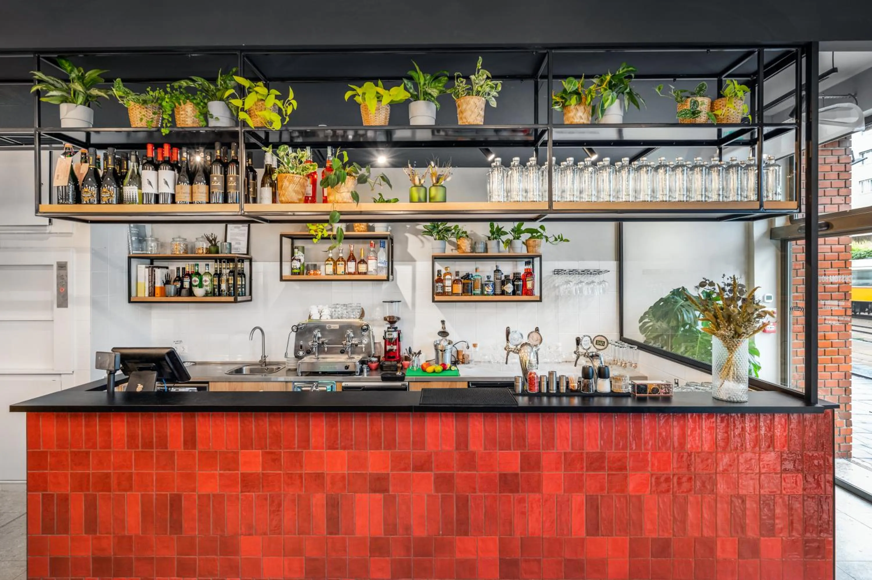 Restaurant/places to eat in Florin Apart Hotel