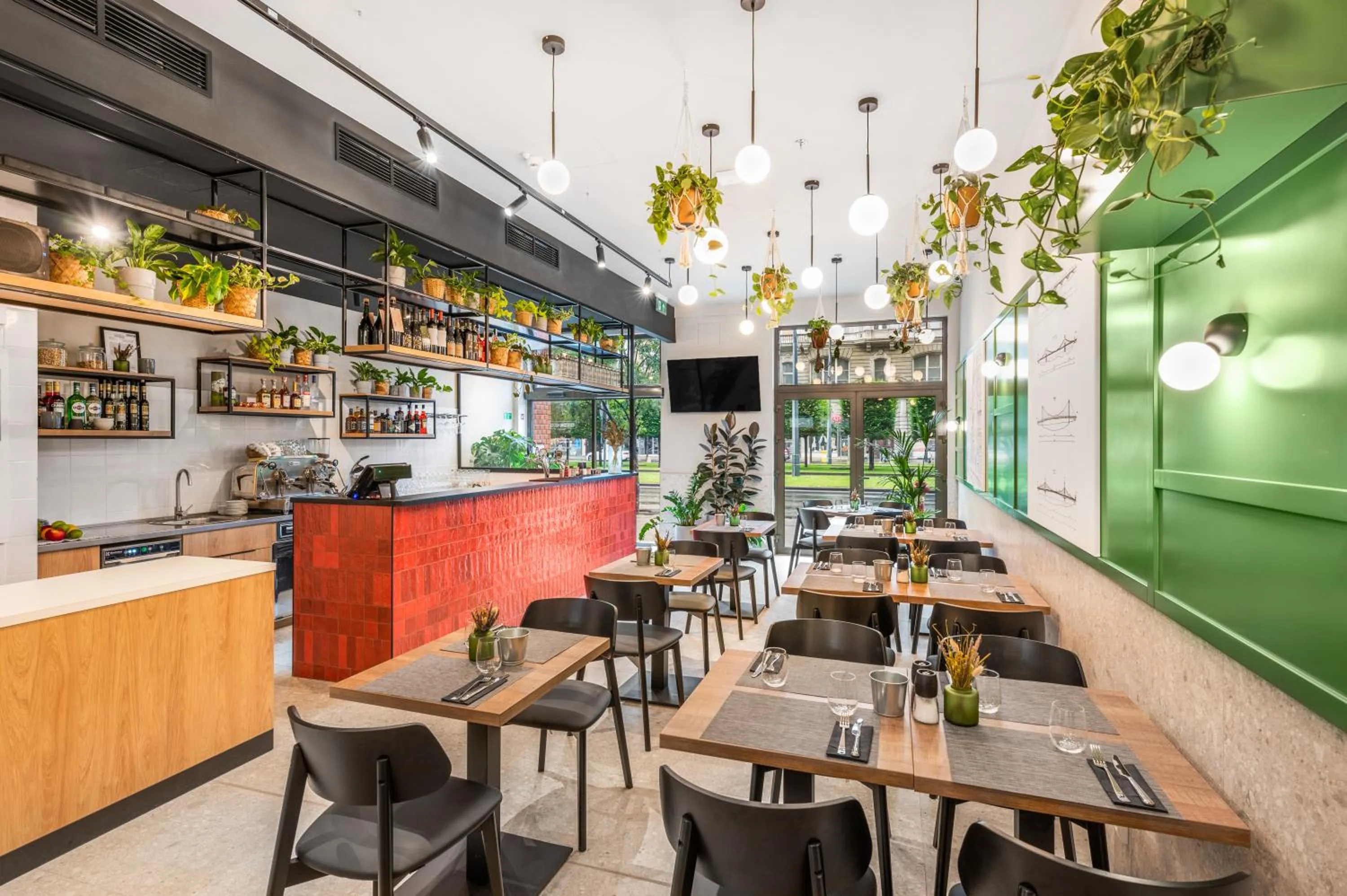 Restaurant/places to eat in Florin Apart Hotel