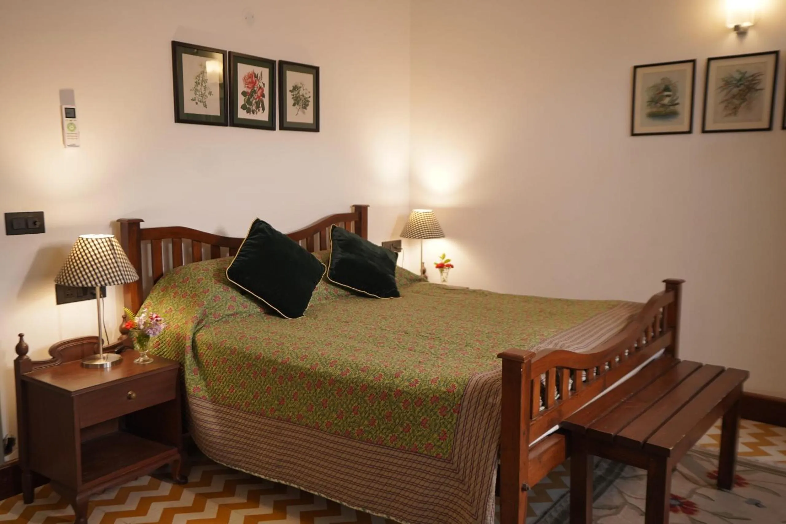 Bed in 7 Pines Kasauli