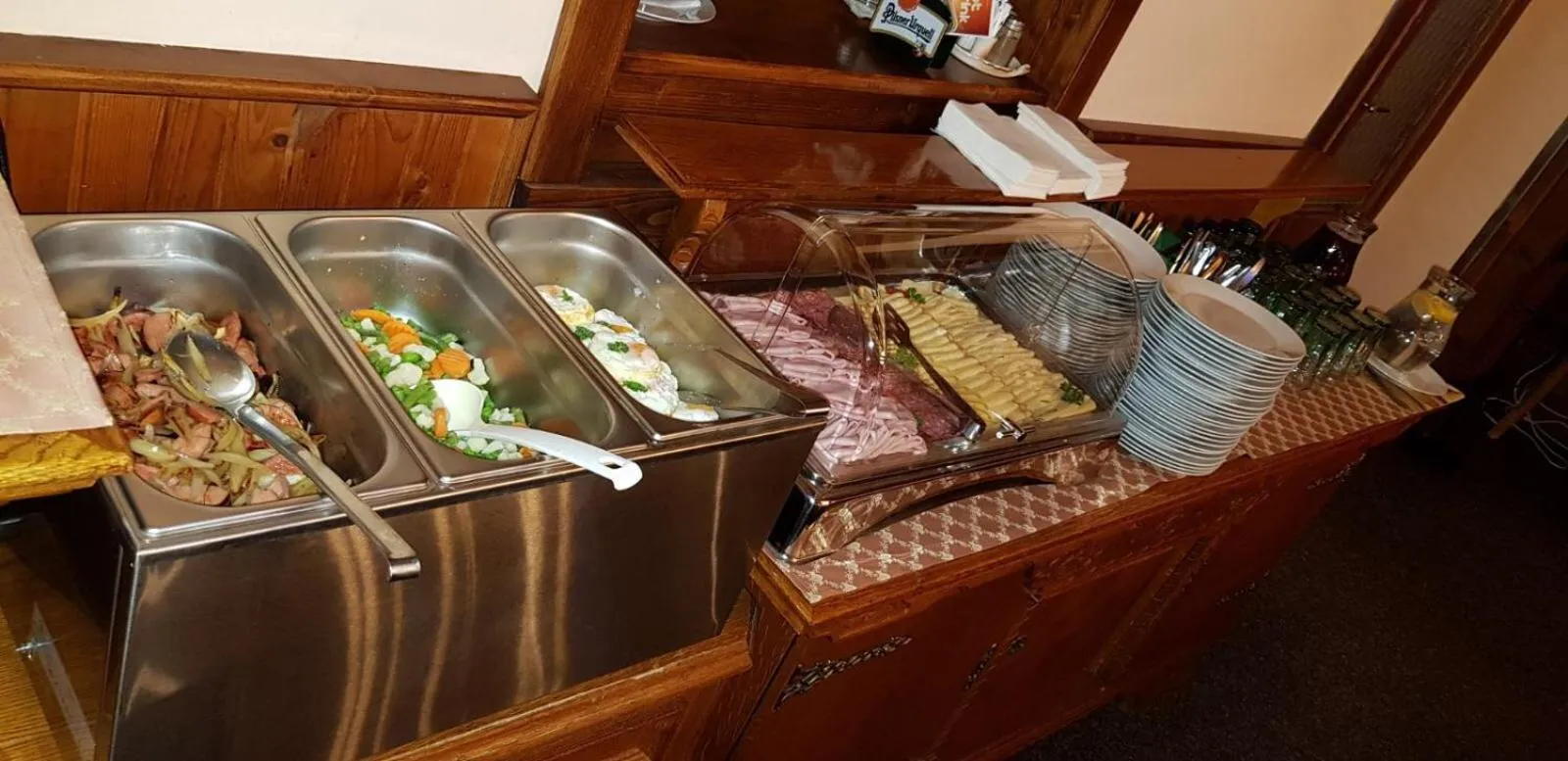 Restaurant/places to eat in Hotel Bozi Dar - Excalibur