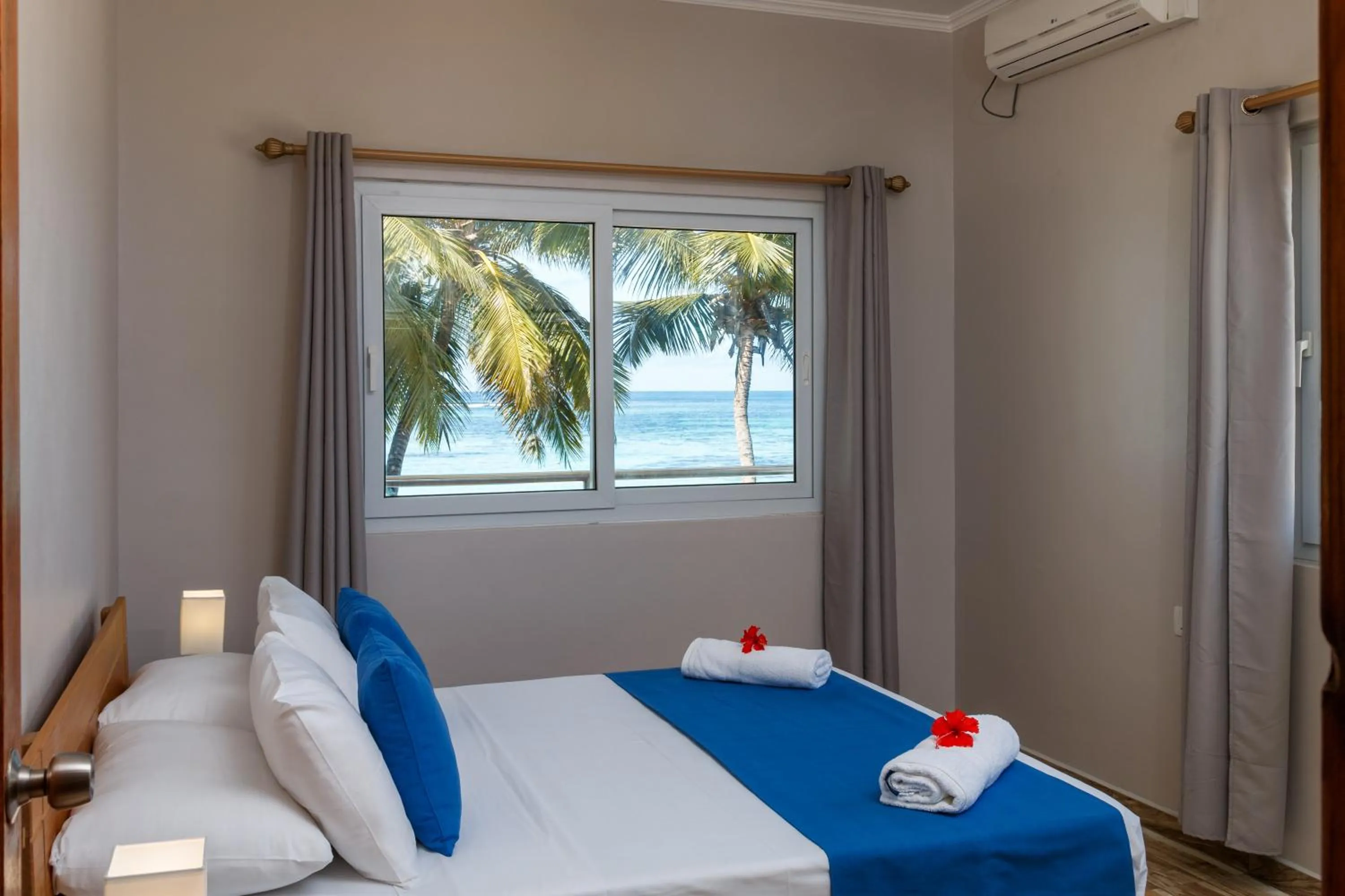 Photo of the whole room, Bed in Shanaz Beachside Retreat