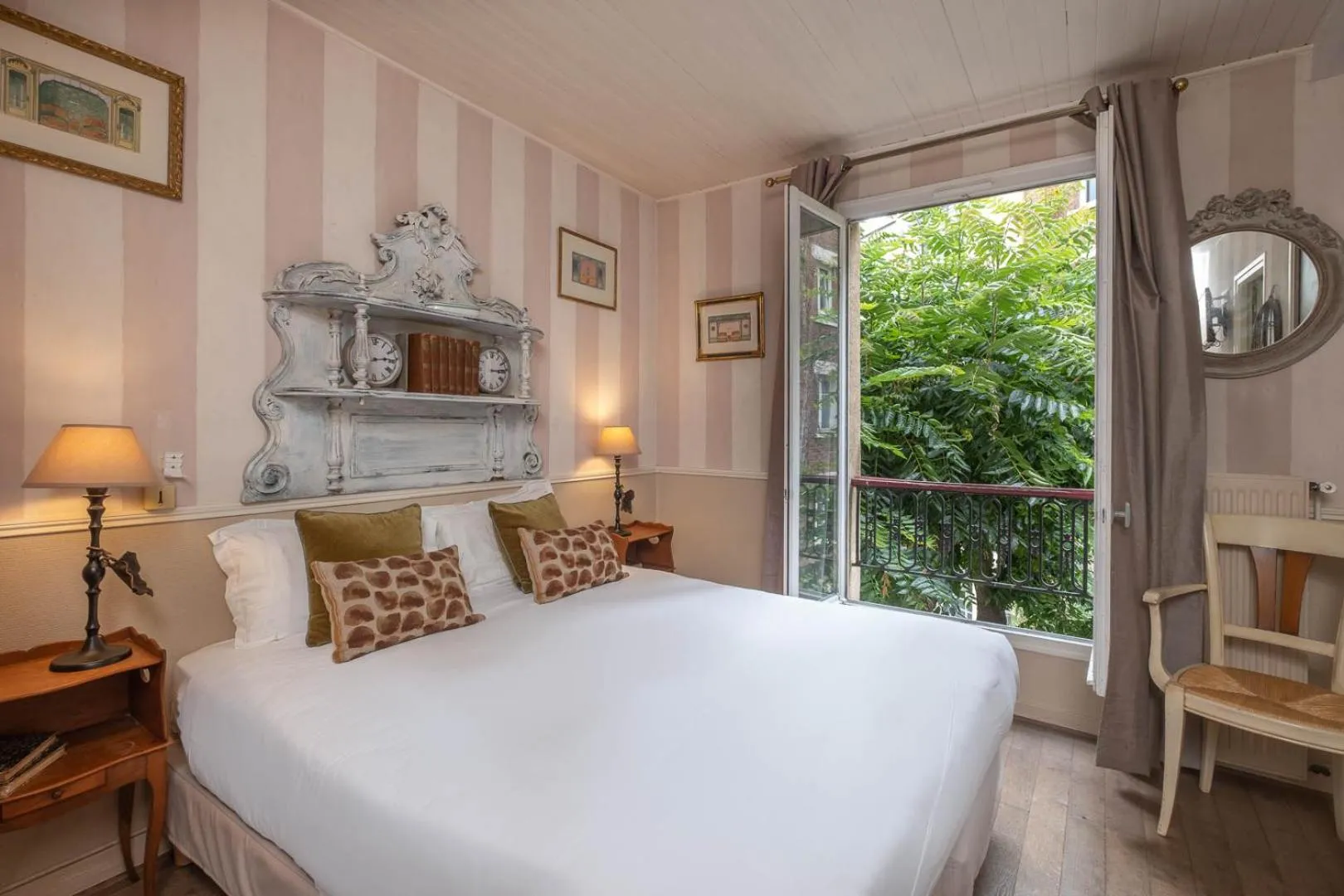 Bedroom, Bed in Hôtel de l'Avre