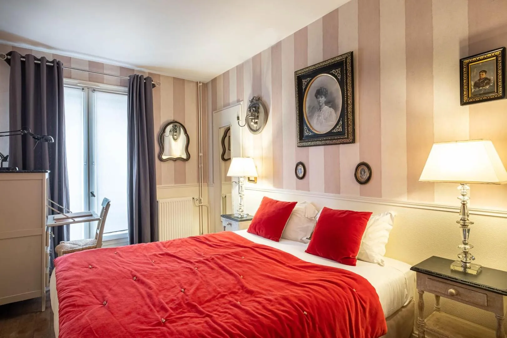 Bedroom, Bed in Hôtel de l'Avre